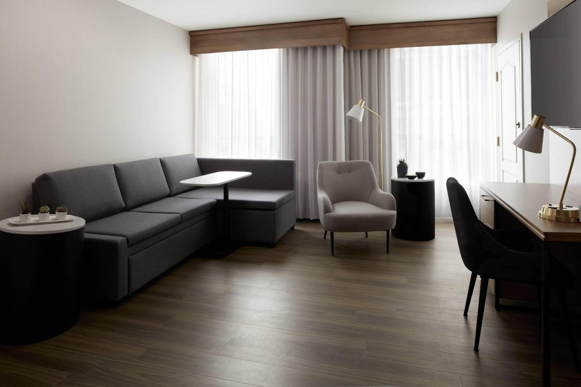 One-Bedroom King Suite