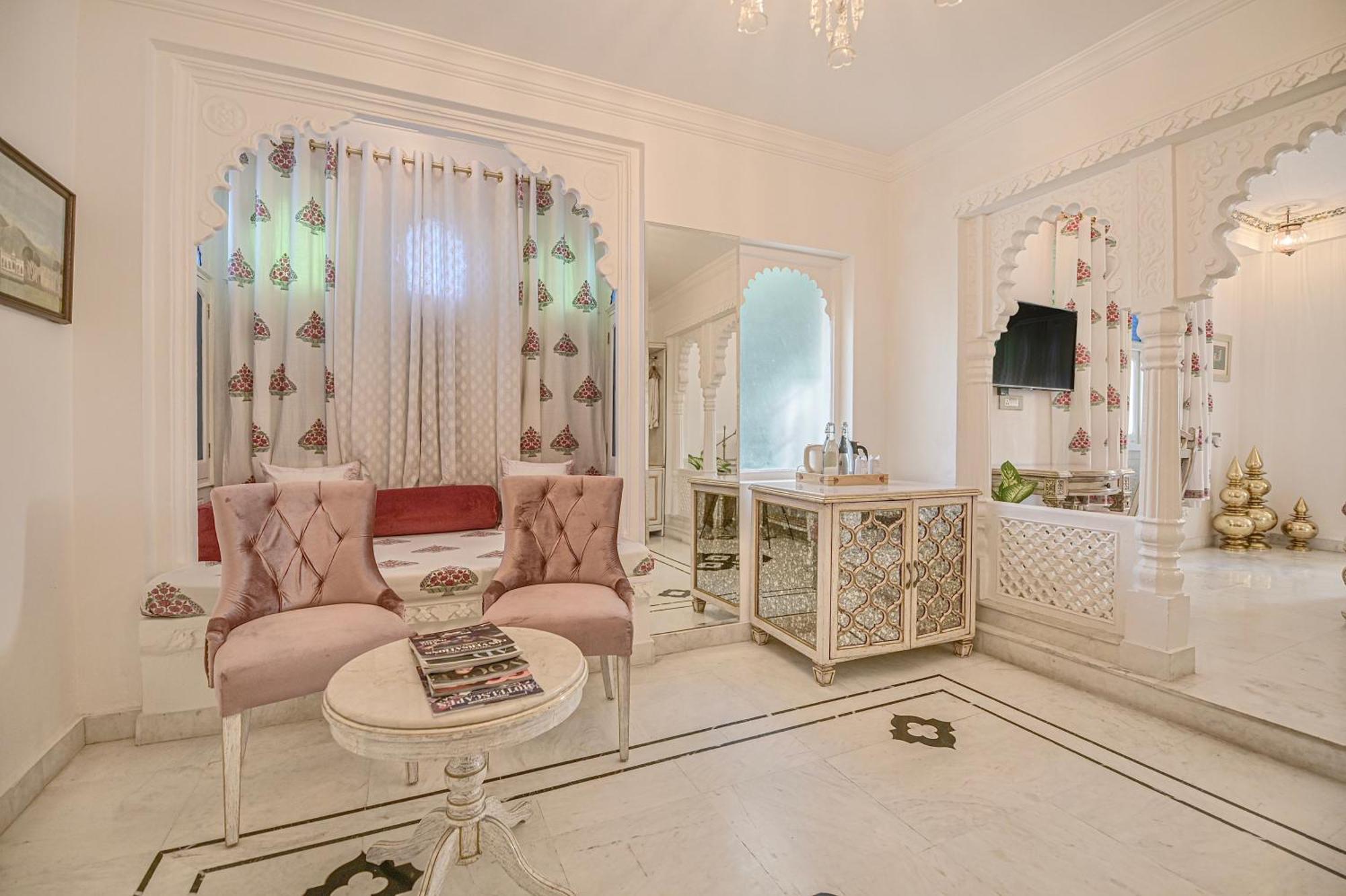 Jagat Suite Lake Facing :  Avail 30% Discount on spa (Valid for stay from 15 Apr to 30th Sept 2026)