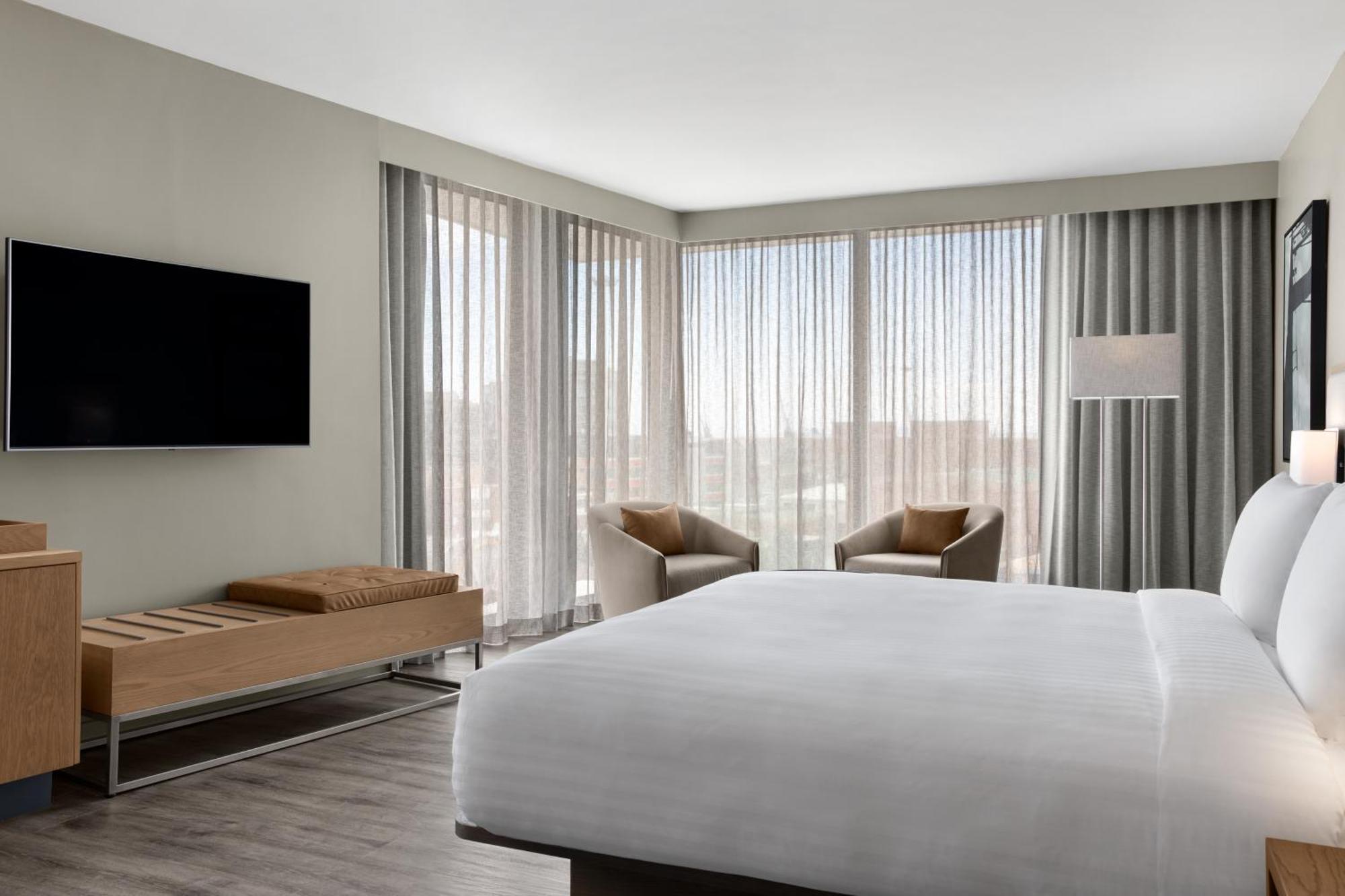 King Suite with Harbour View