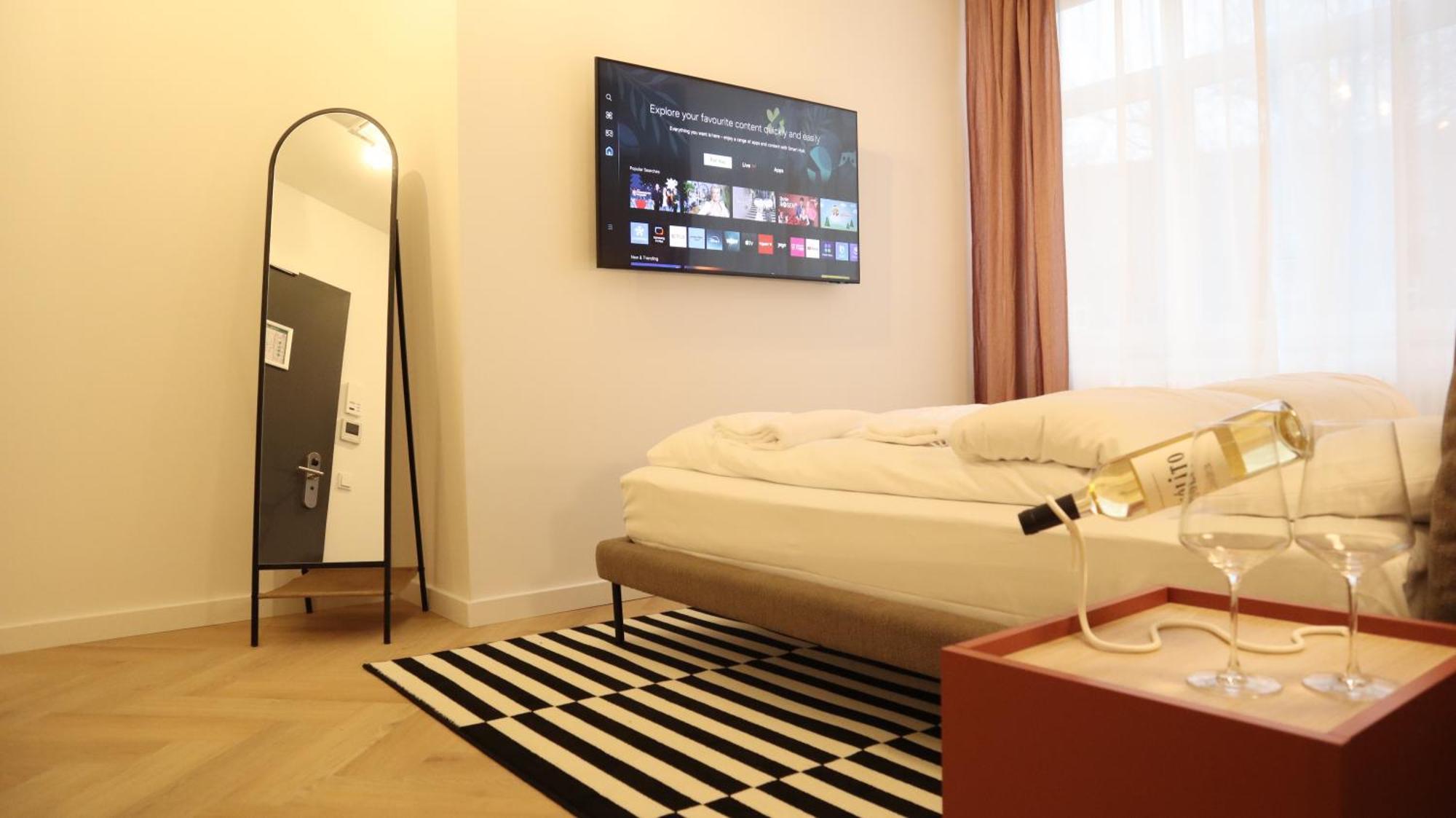 Deluxe Queen Studio
