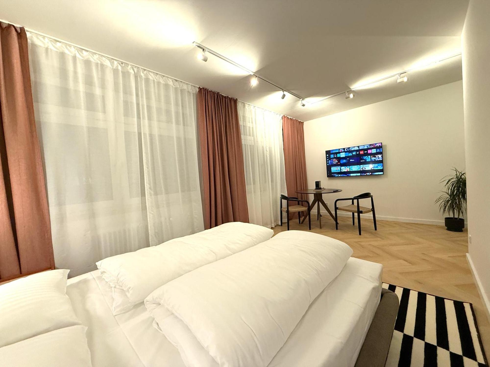 Deluxe King Studio