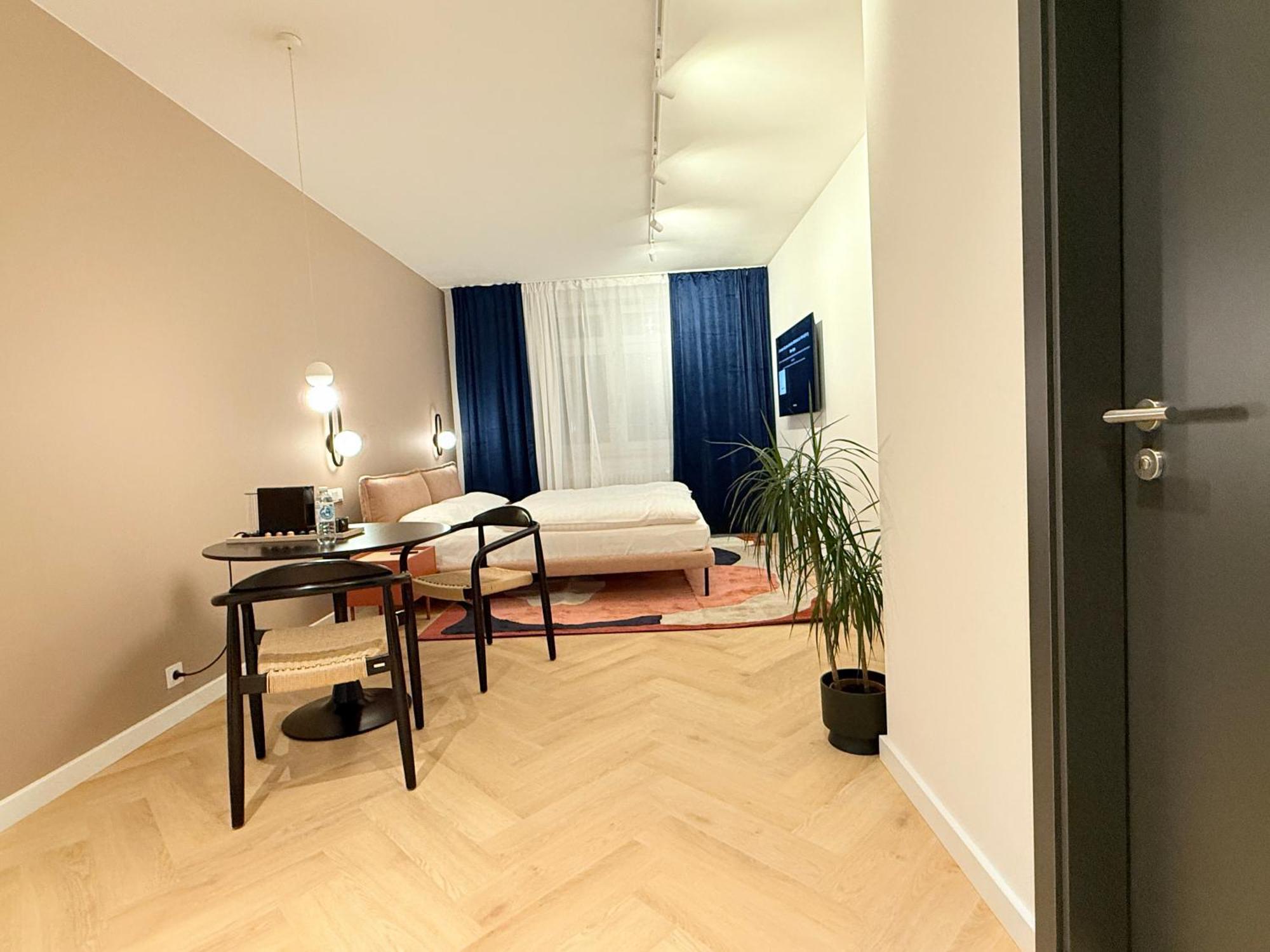 Deluxe King Studio