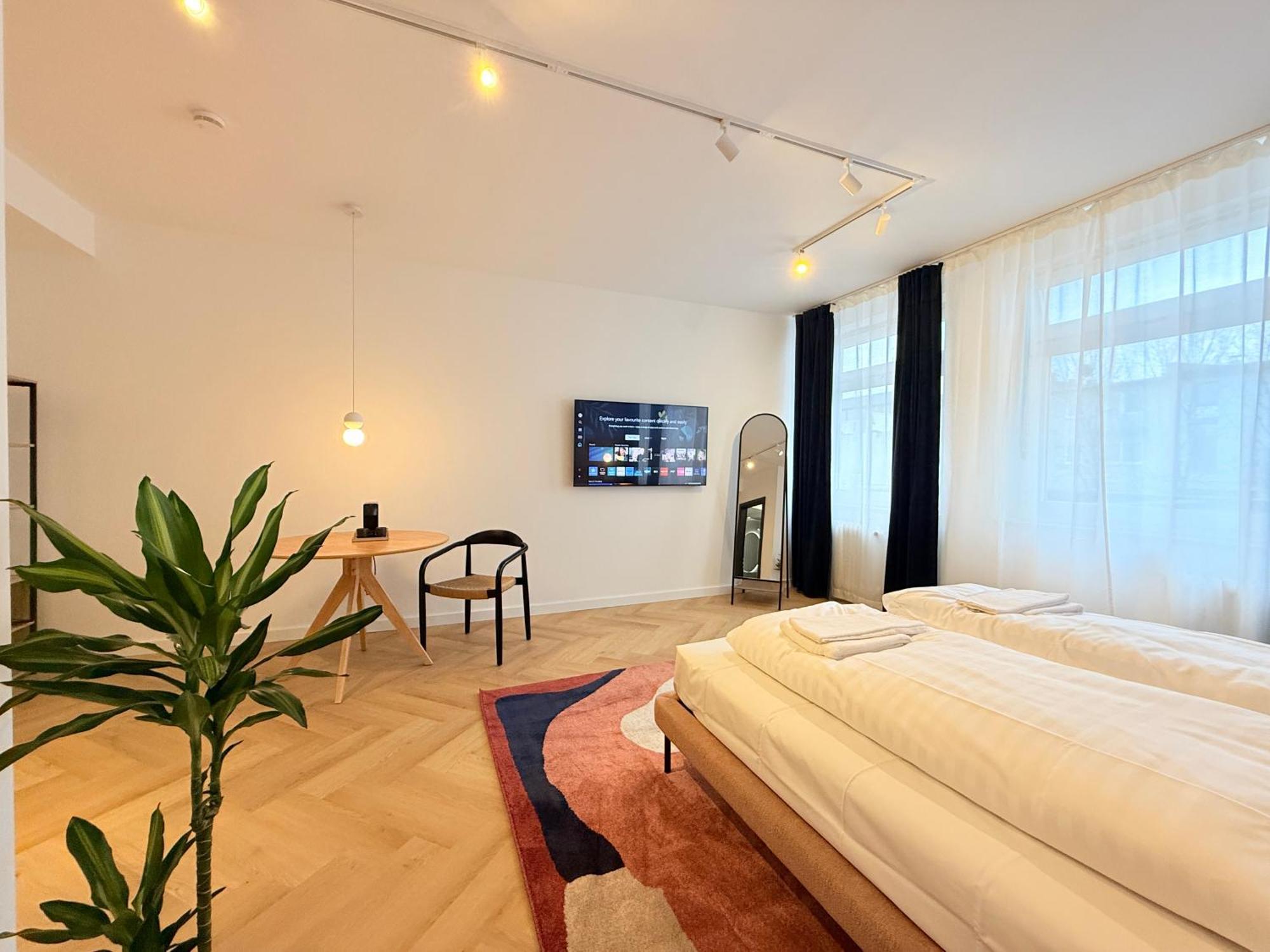 Deluxe King Studio