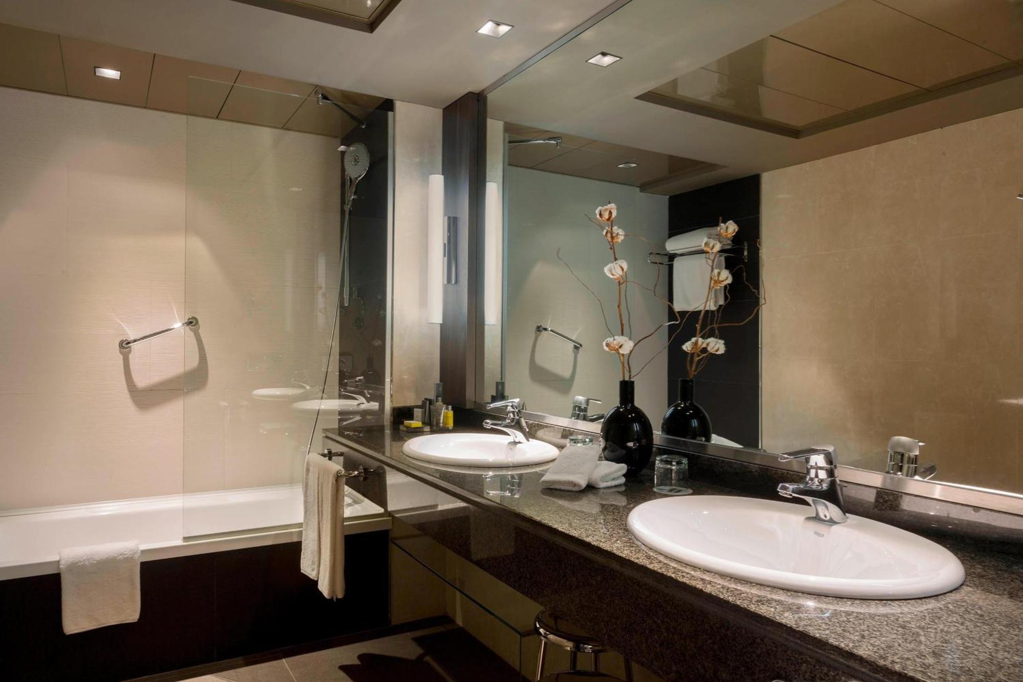 Executive Twin Suite Lounge Access