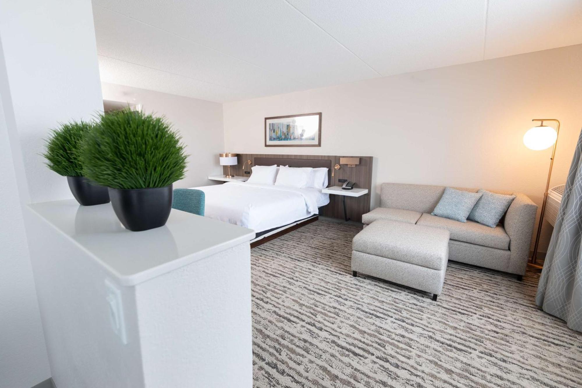 King Suite with Wet Bar