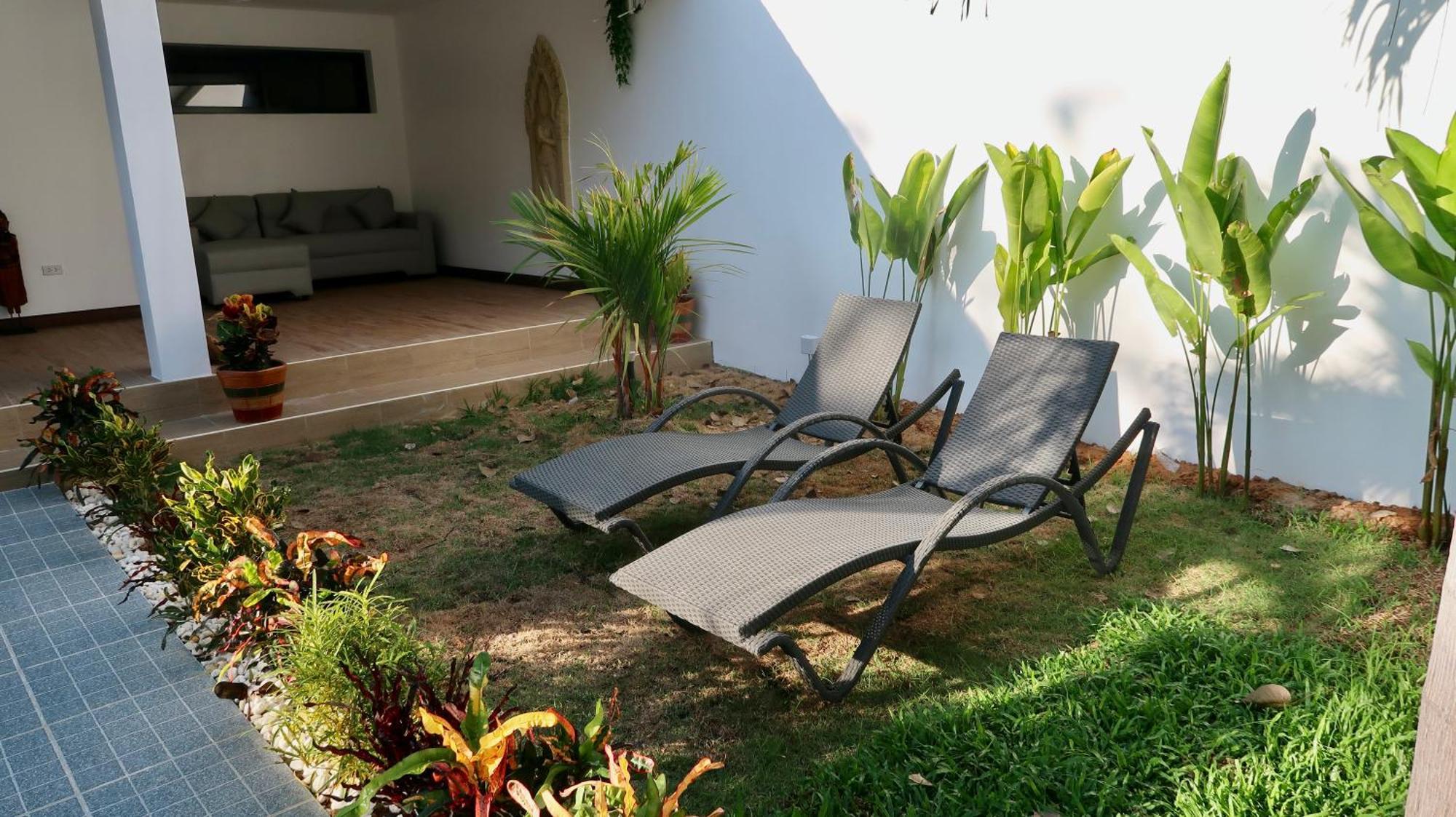 Zimmer mit Kingsize-Bett und Whirlpool