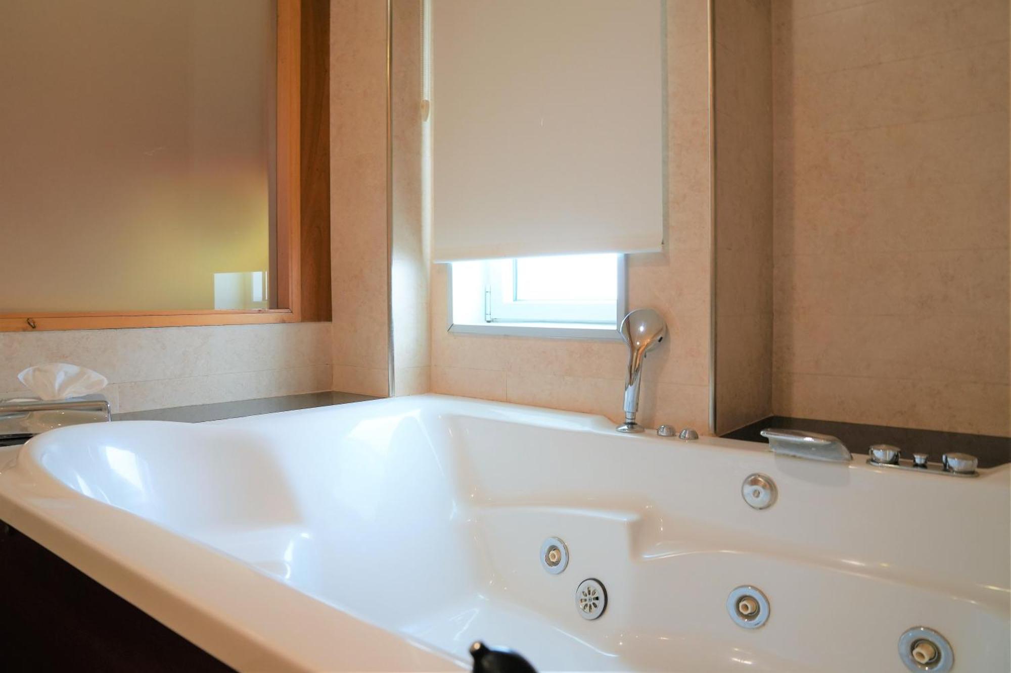 Junior Suite met Vervoer van/naar de Luchthaven (1 Volwassene + 1 Kind)