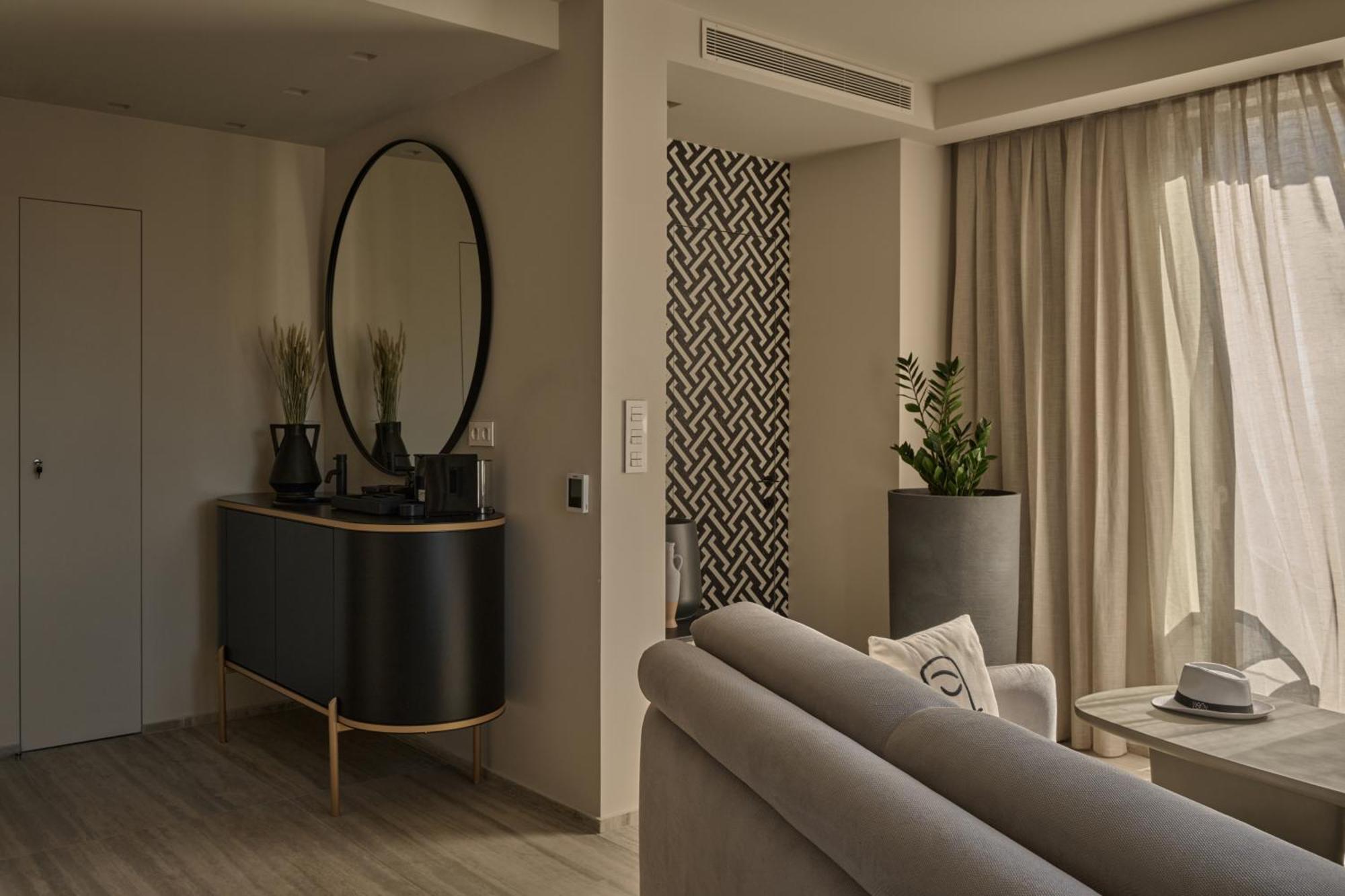 Deluxe King Suite