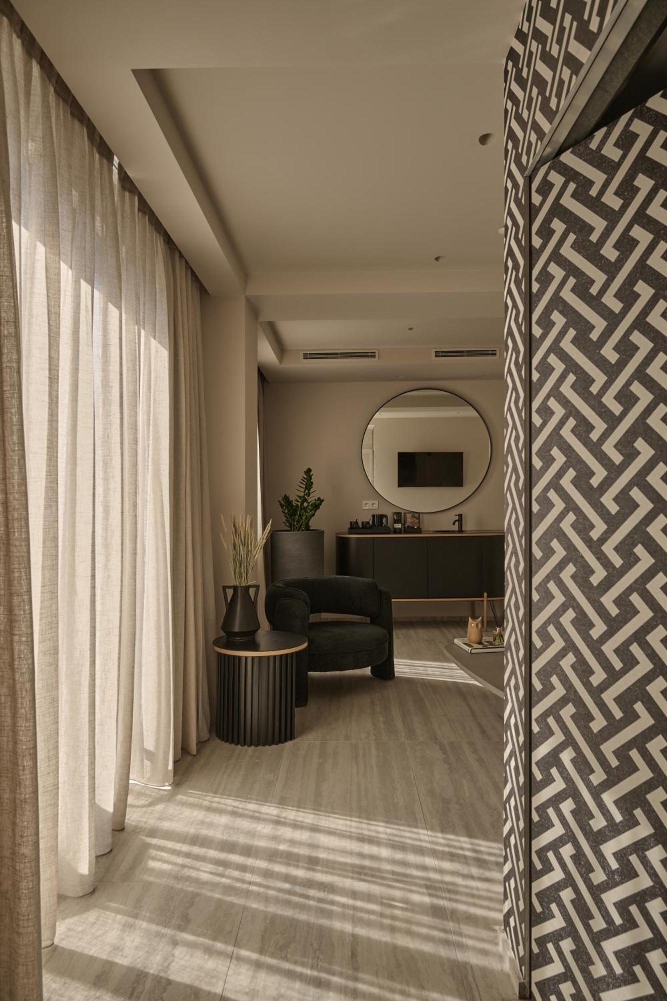 Acropolis Family Room