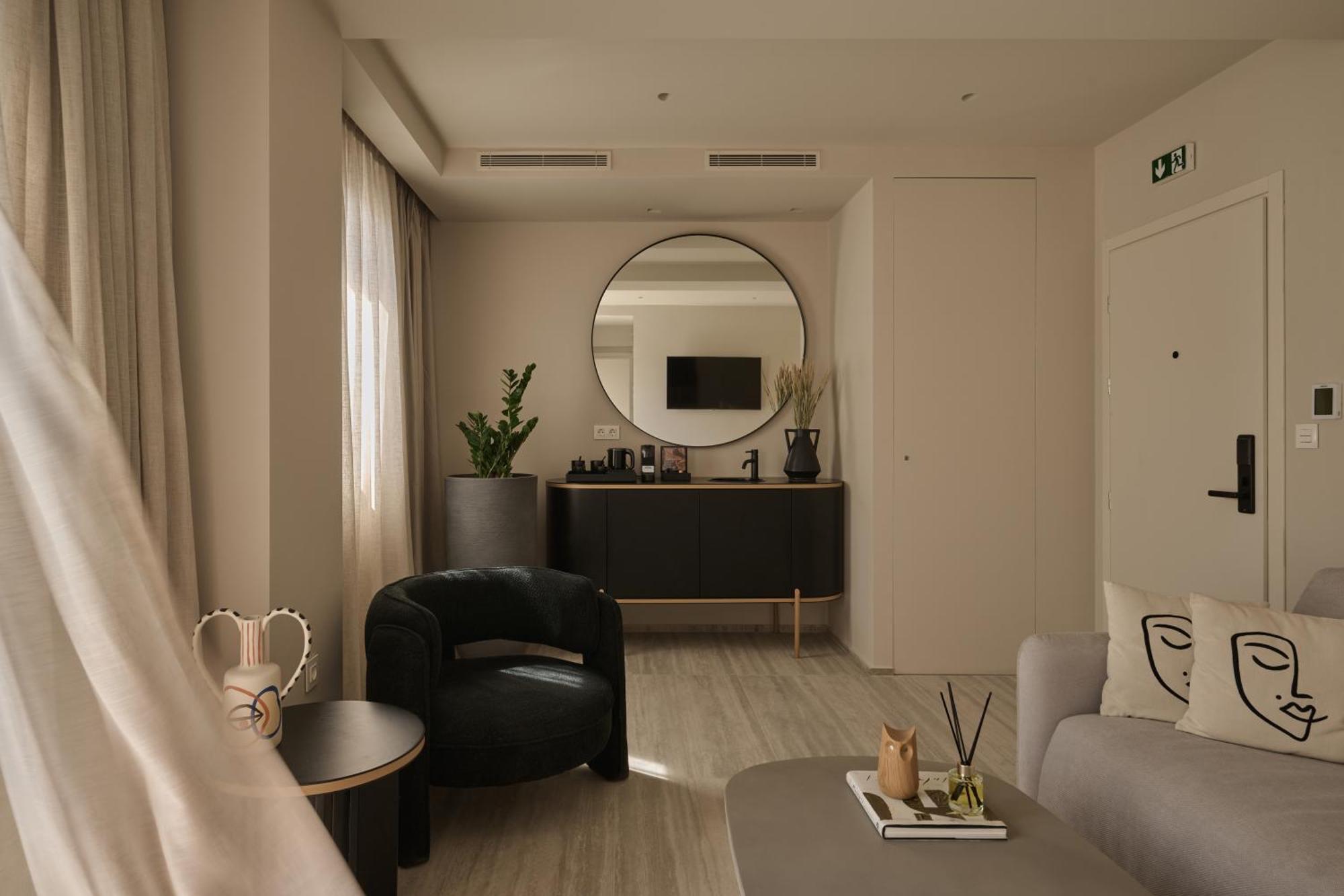 Acropolis Family Room
