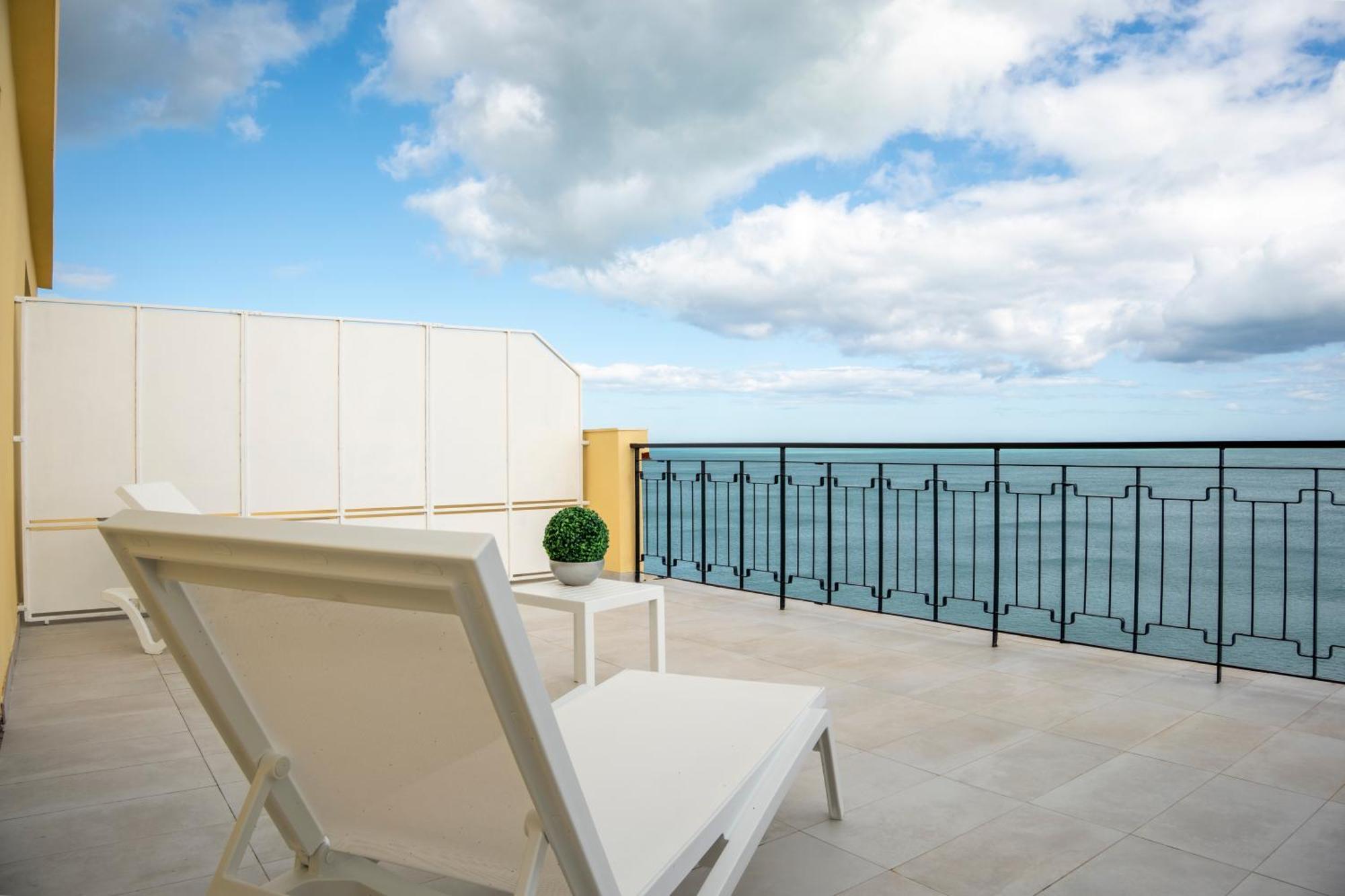 Deluxe Double Room Balcony Sea View,1637588062:JPEG