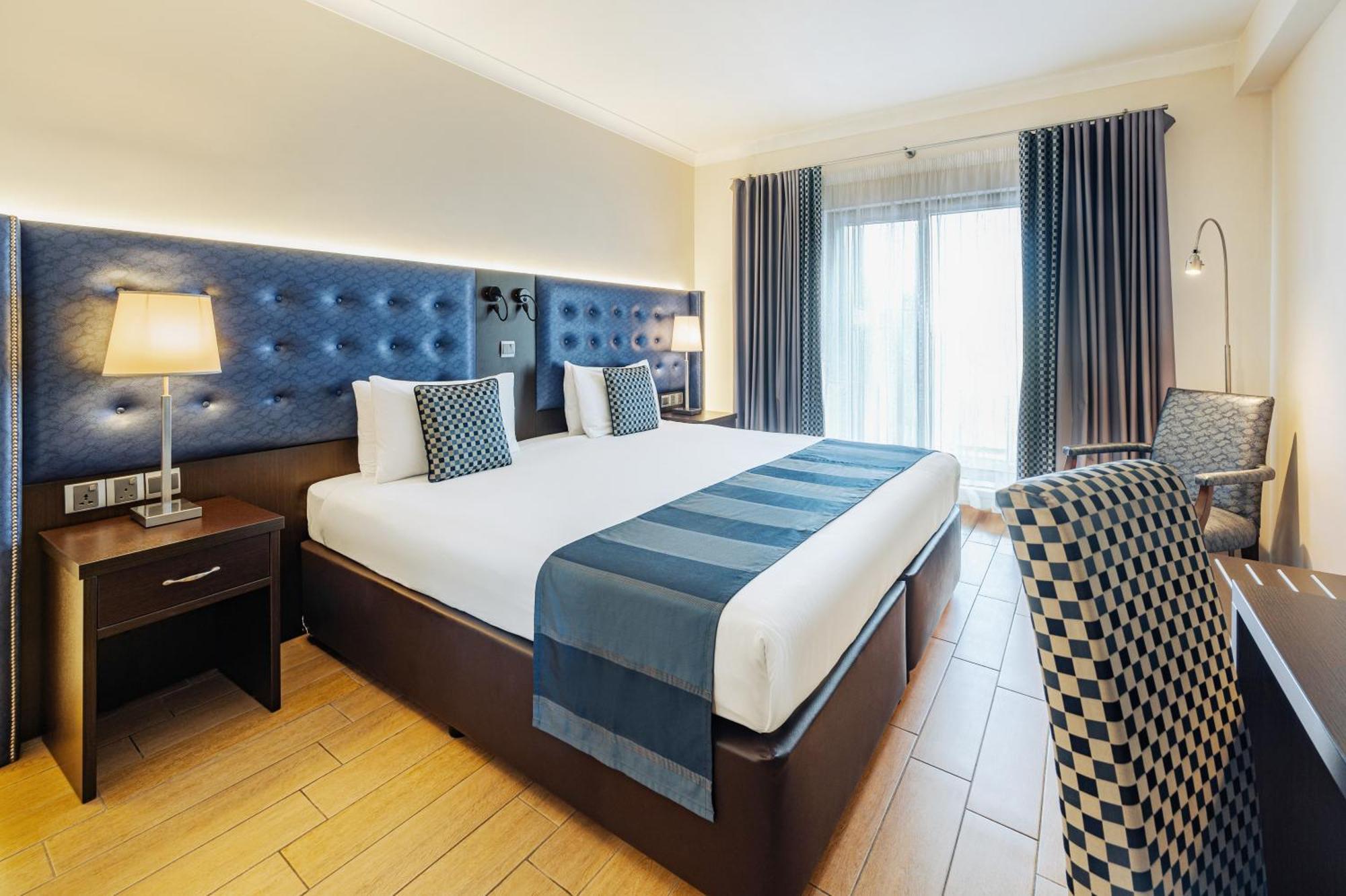 Double or Twin Room Partial Sea View,1637706487:JPEG