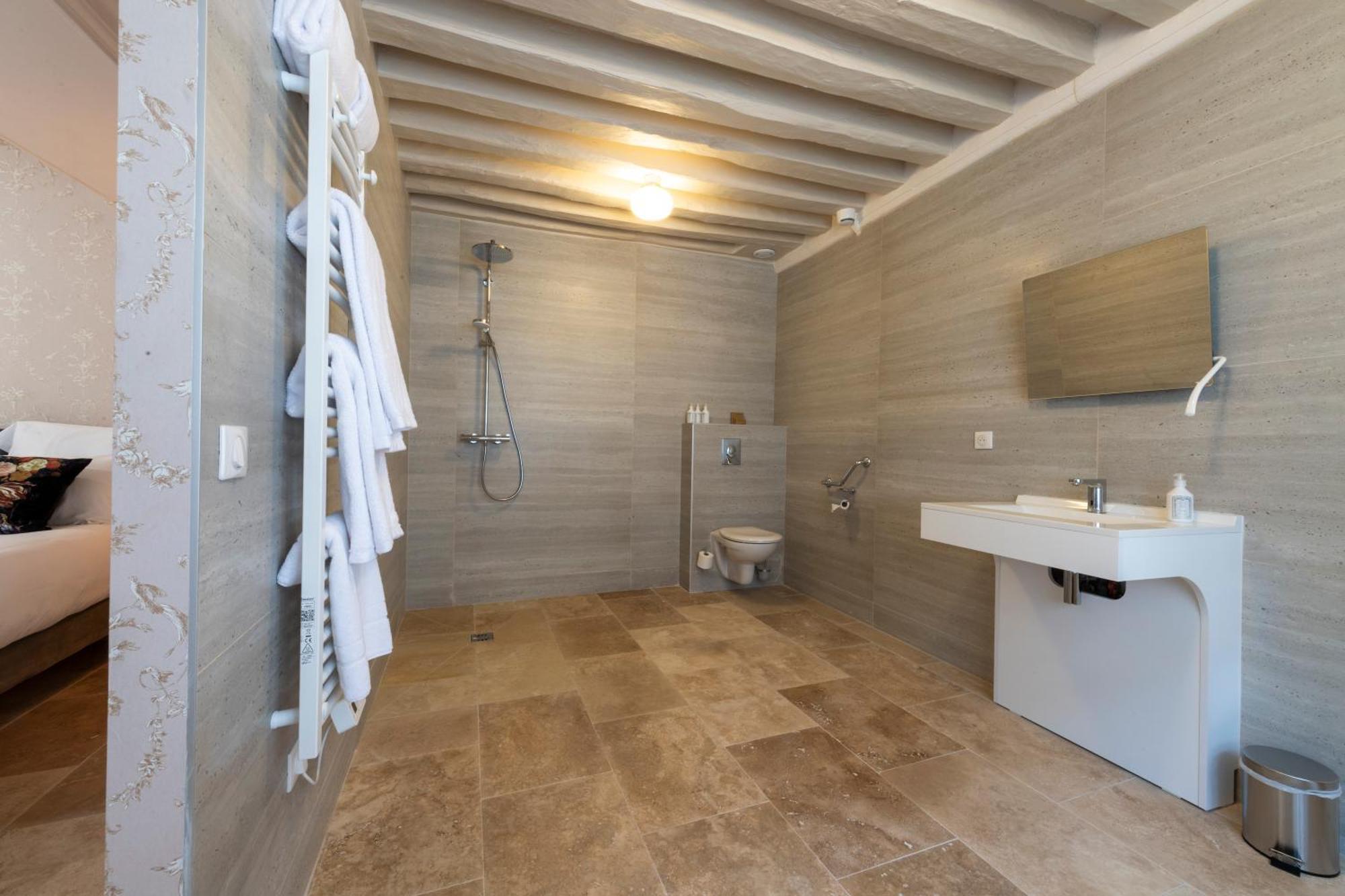 Chambre Double - Accessible aux Personnes à Mobilité Réduite