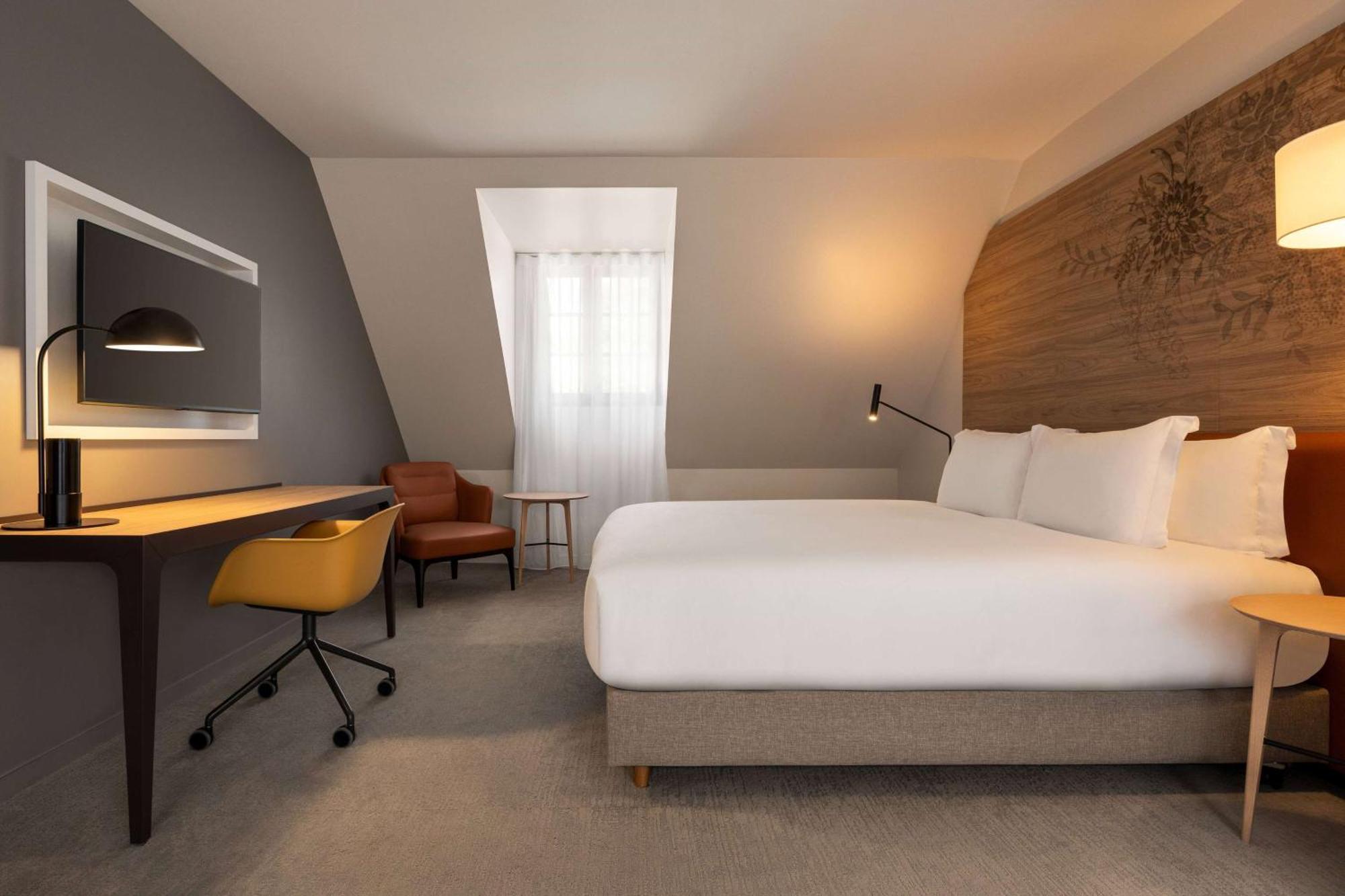 Hébergement Lit King-Size Supérieur (Accès au Spa/Piscine Non Inclus)