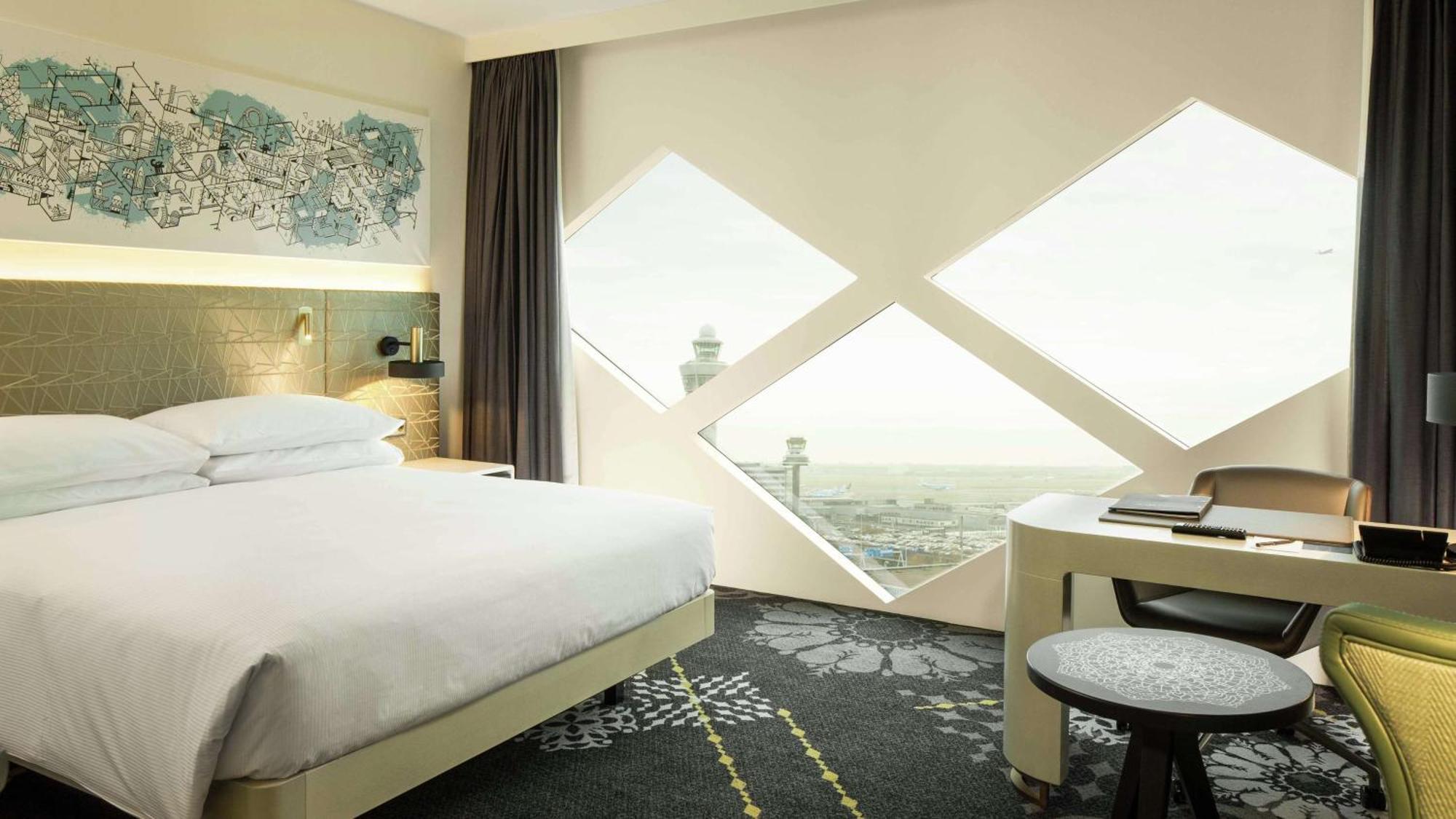 King Deluxe Room Airport View