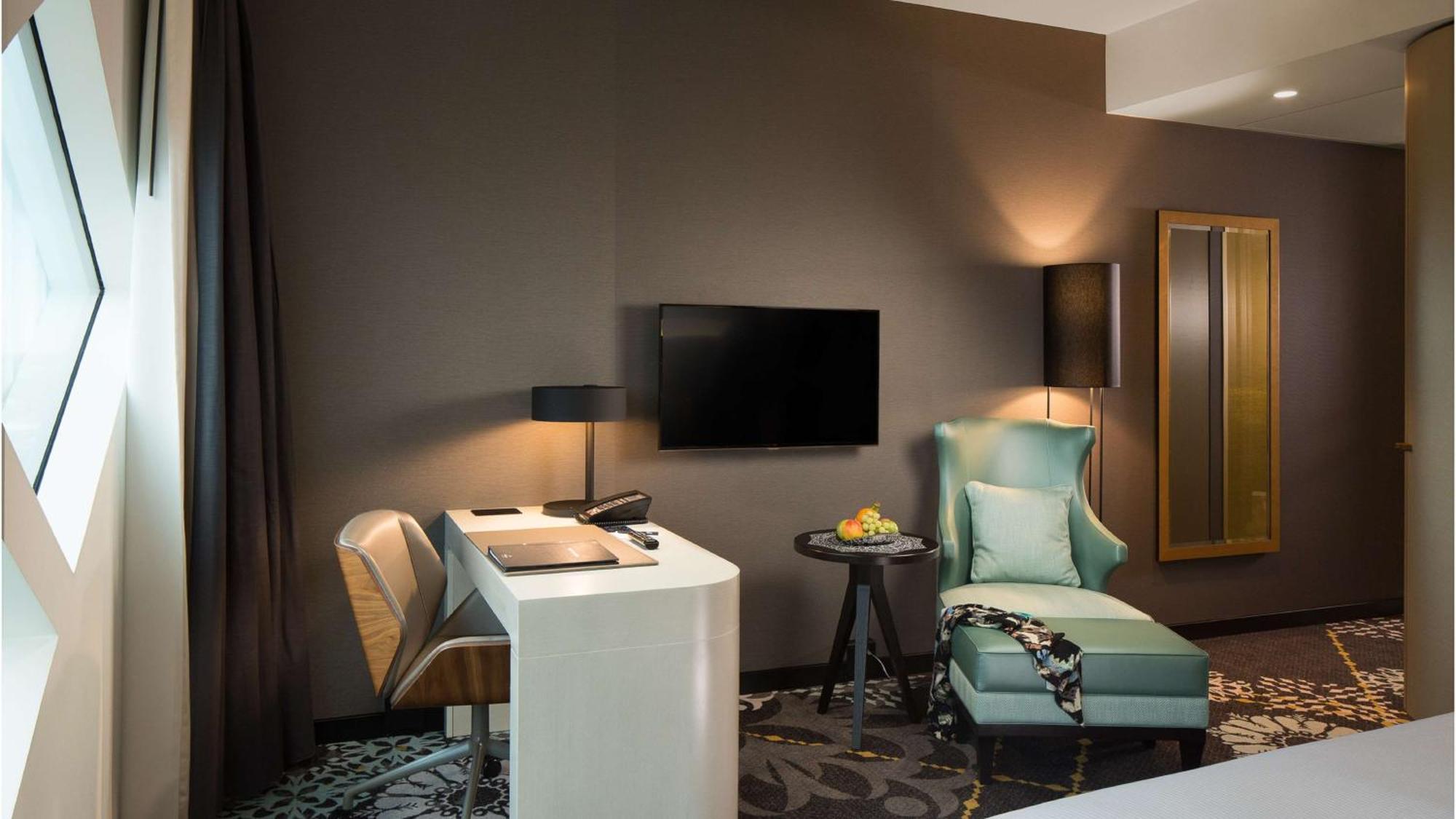Executive King Room Lounge Access