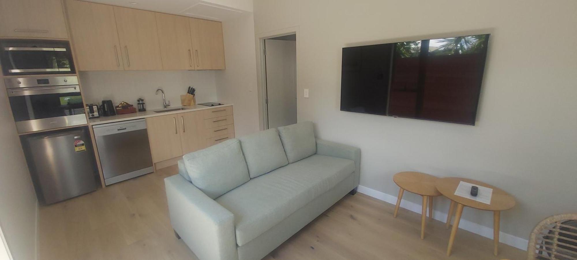 Deluxe Studio