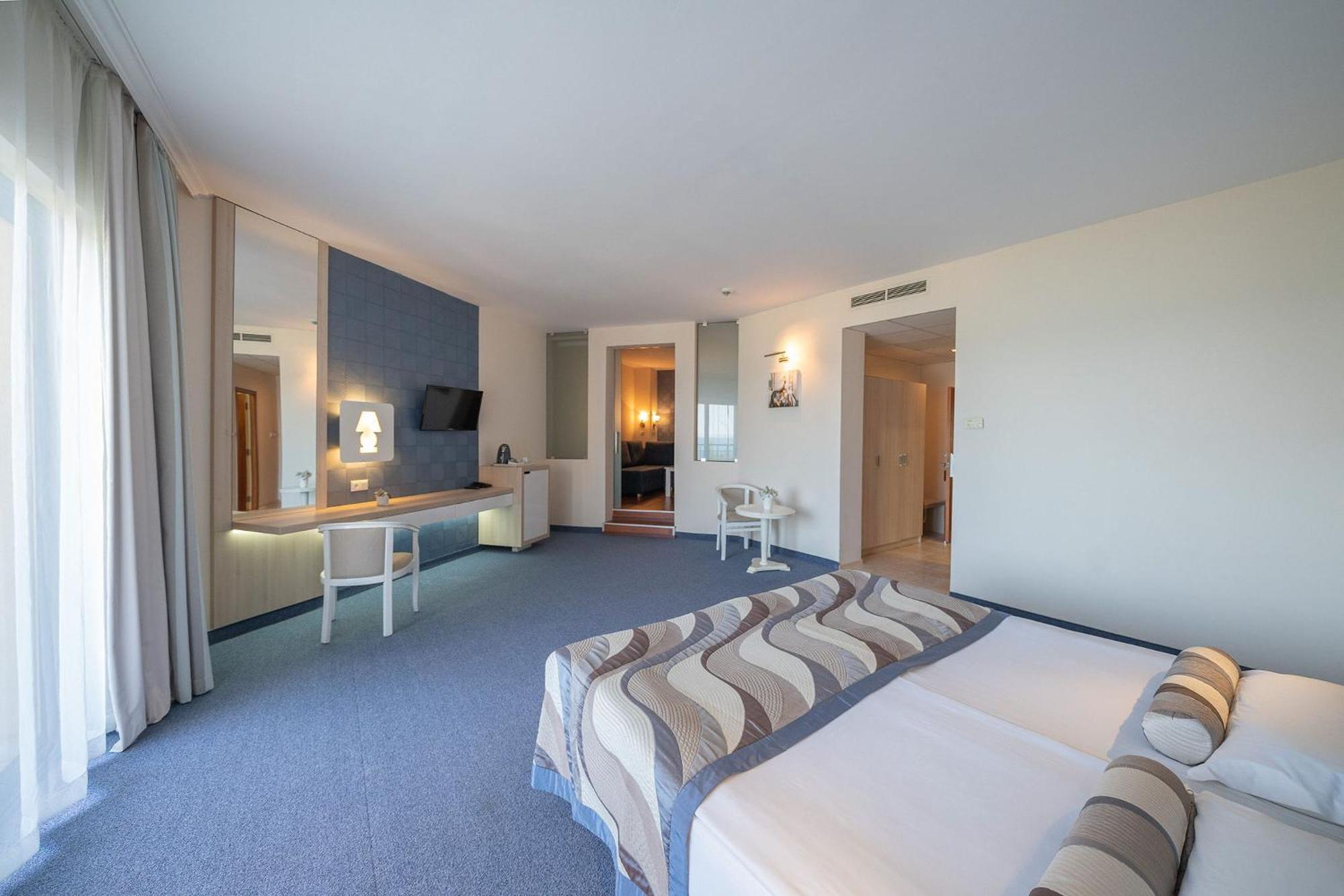 Family Room Sea View – Beach & Aquapark Access