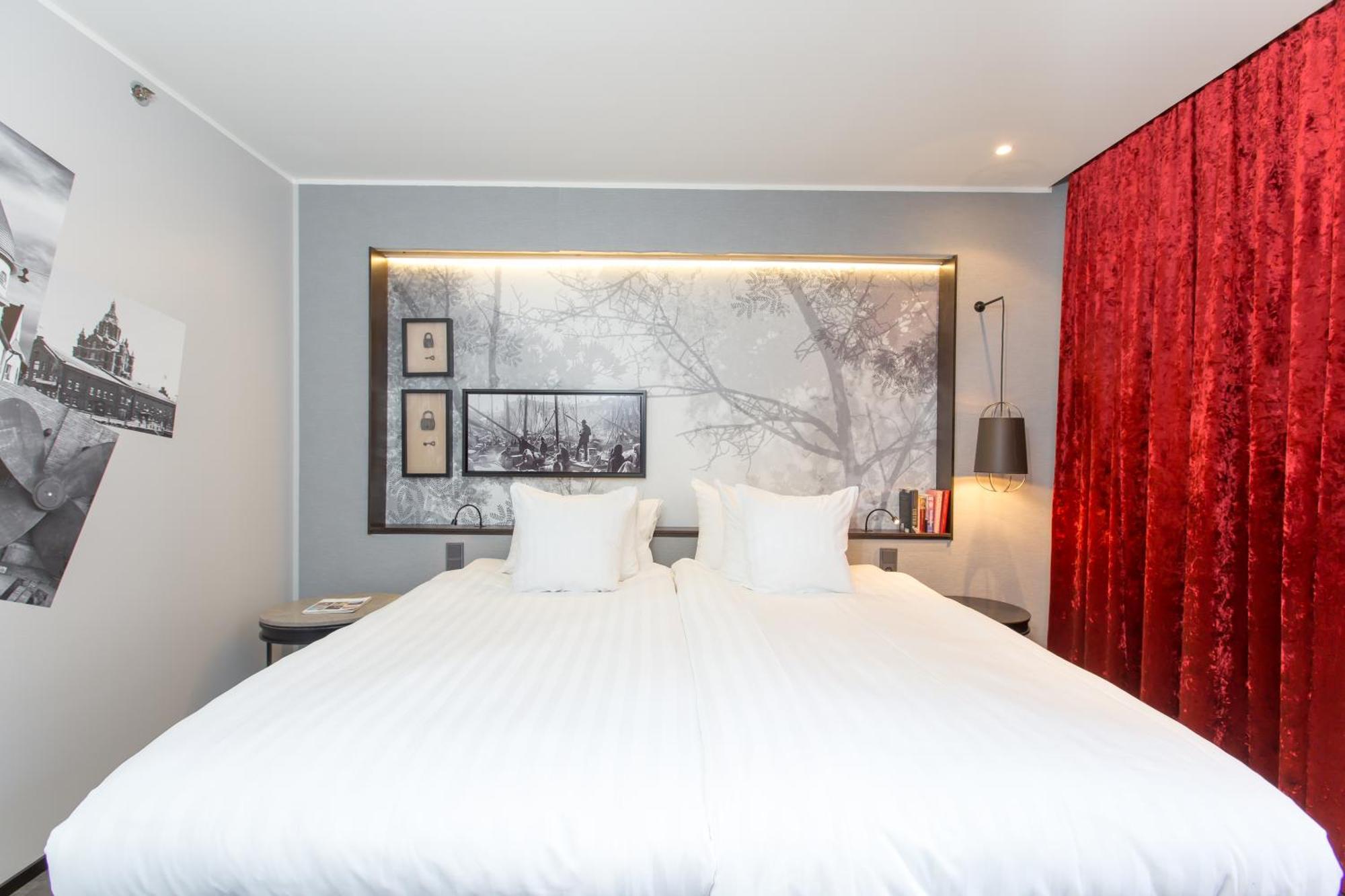 Superior Guest room 1 King Courtyard view