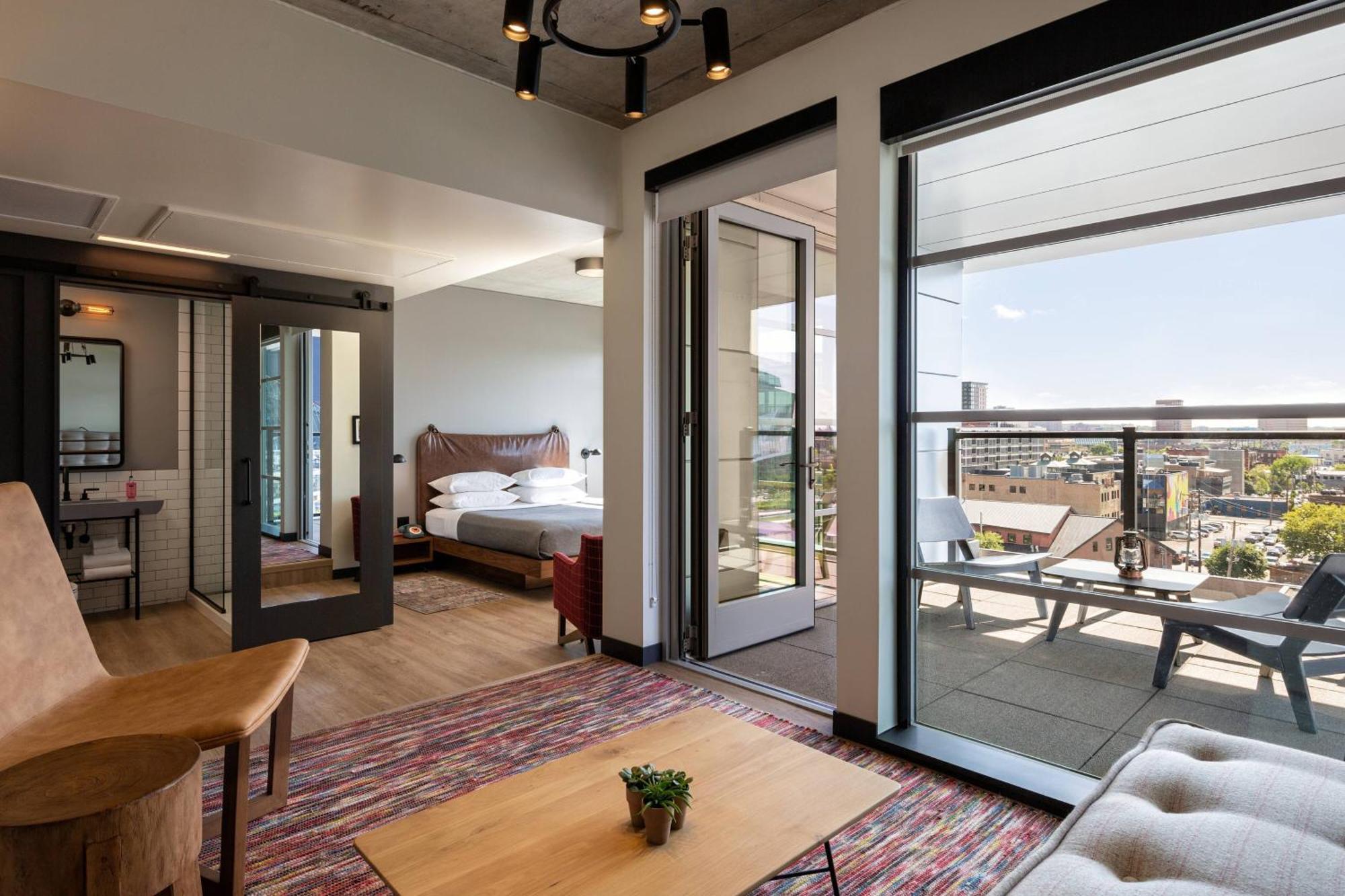 Guest room, 1 King, Sofa bed, City view, Balcony