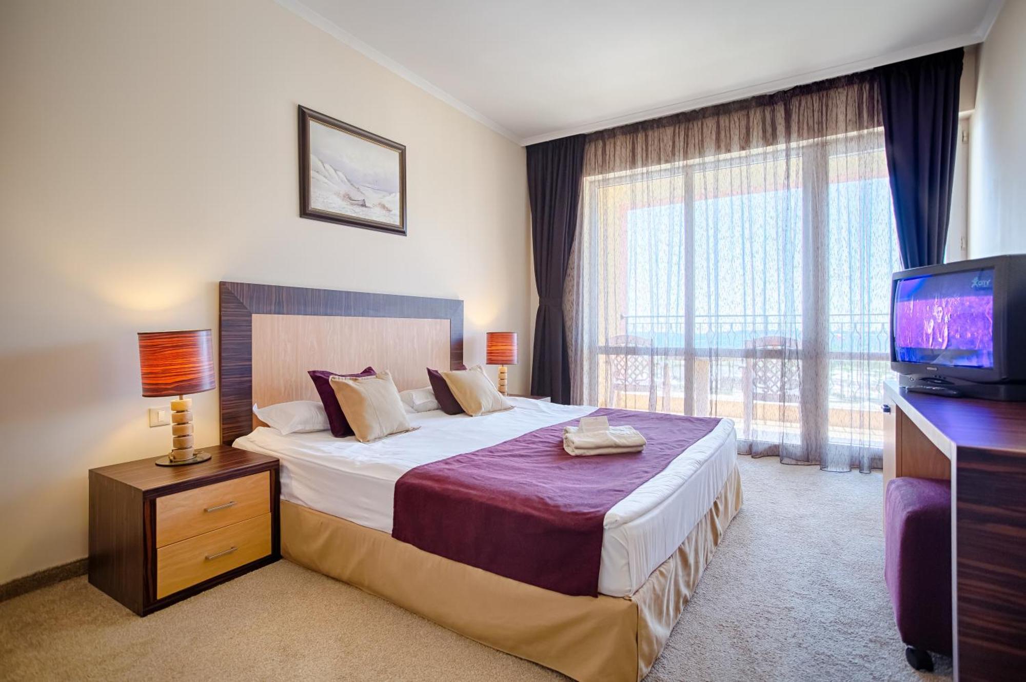 One-Bedroom Apartment Sea View