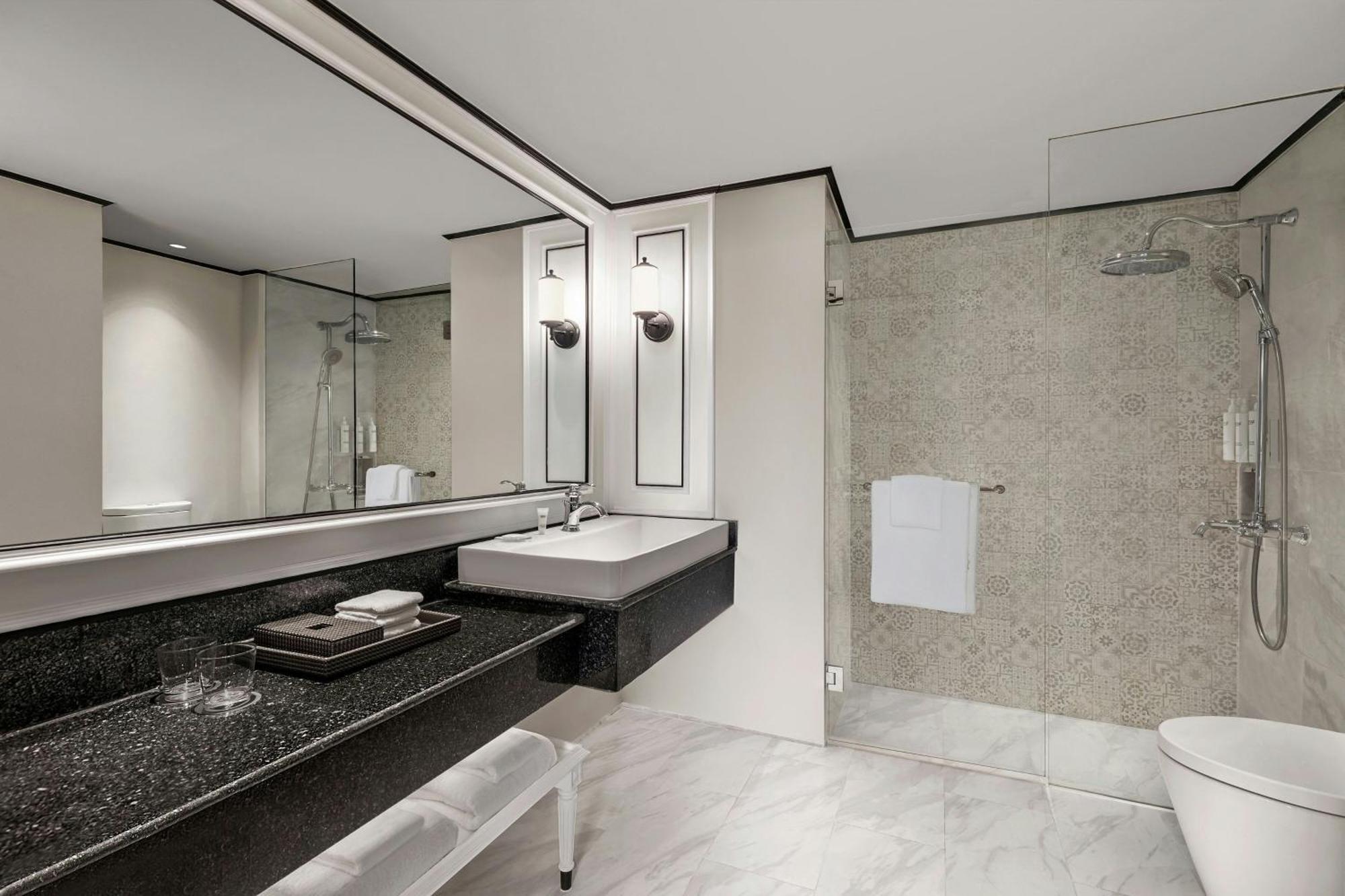 Junior King Suite with City View