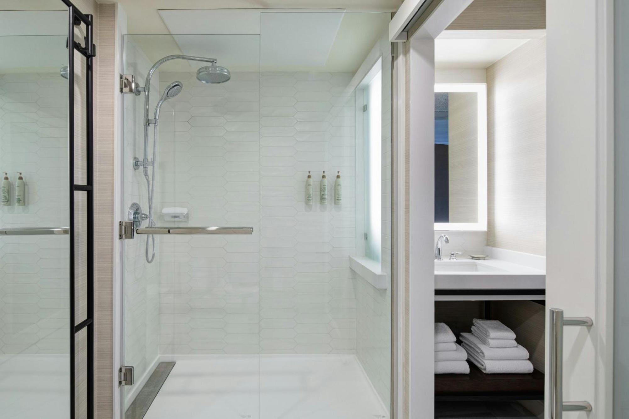 King Room with Pool View - Hearing Accessible