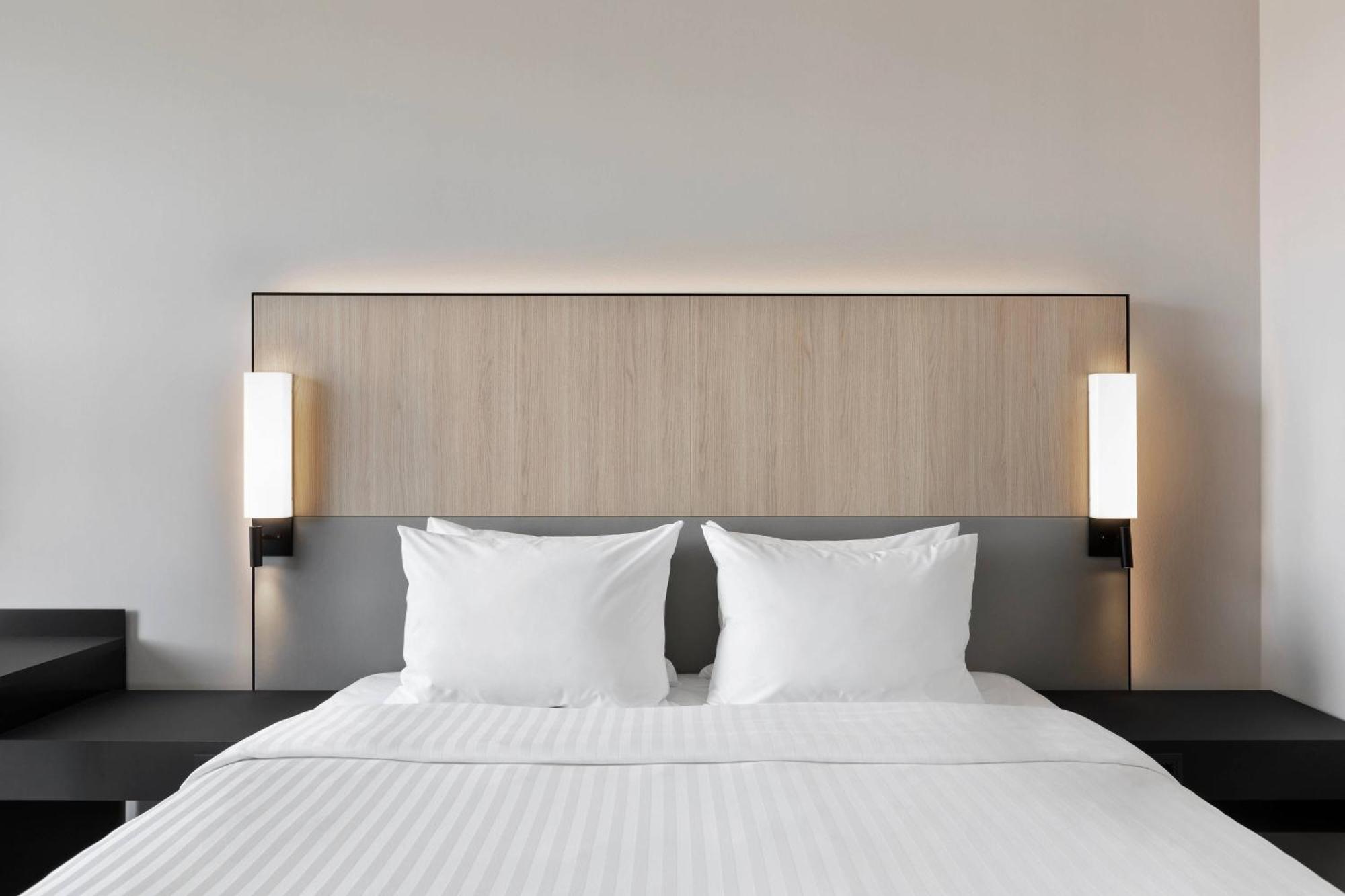 Zimmer mit Kingsize-Bett