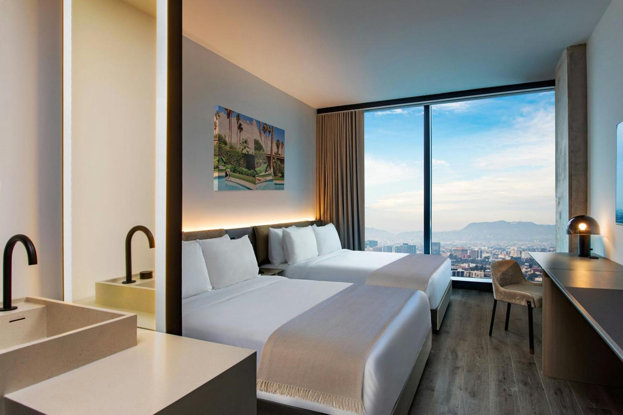 Habitación con 1 cama grande y vistas a la ciudad - Adaptada para personas con movilidad reducida