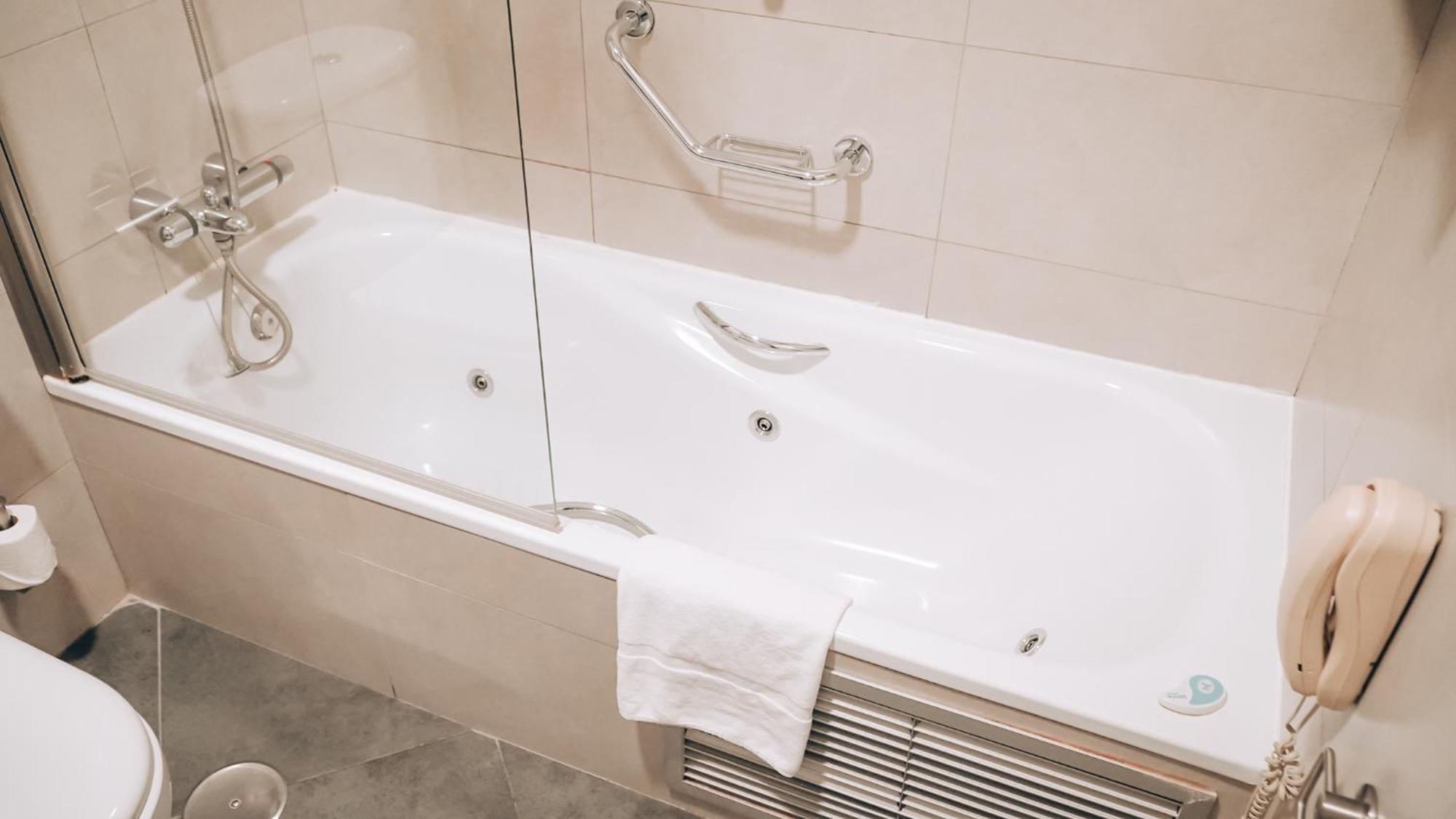 Quarto Duplo ou Twin Superior com Banheira de Hidromassagem