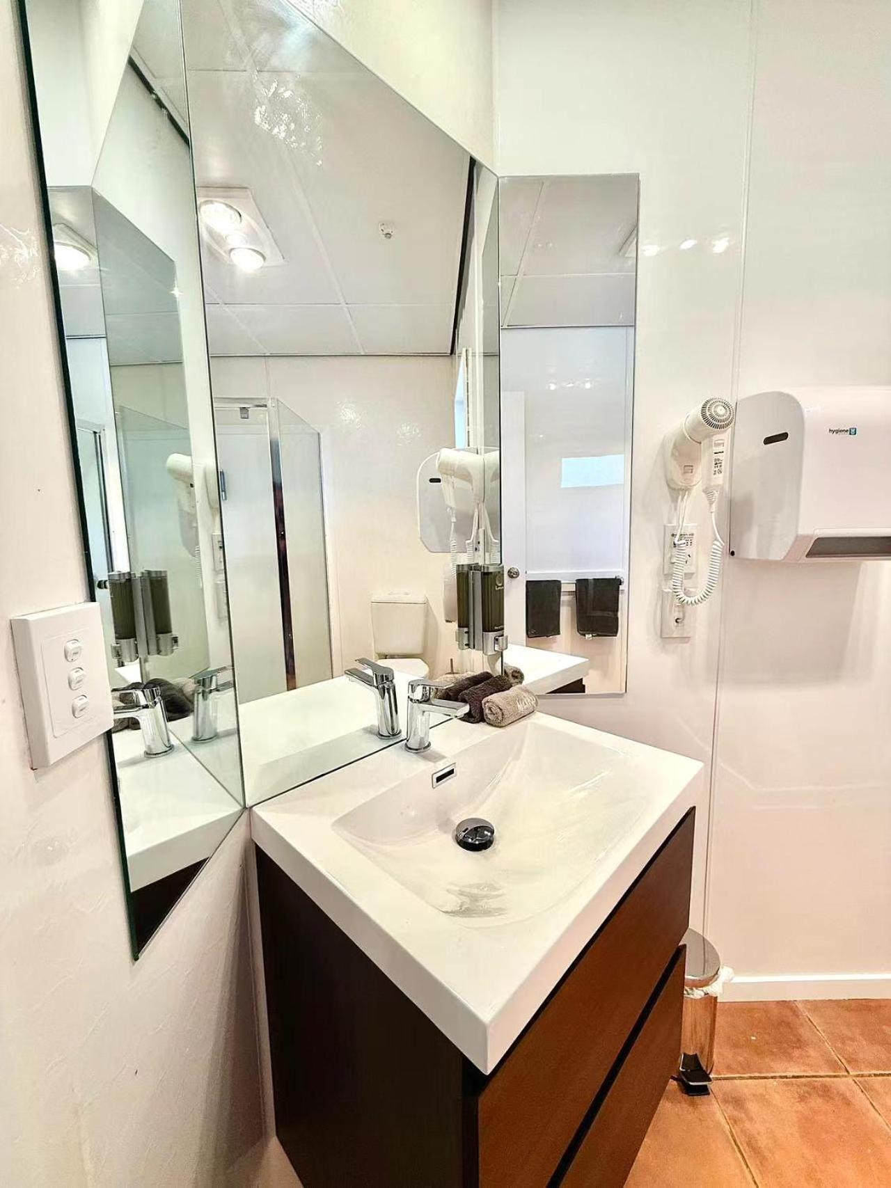 Studio Spa Bath