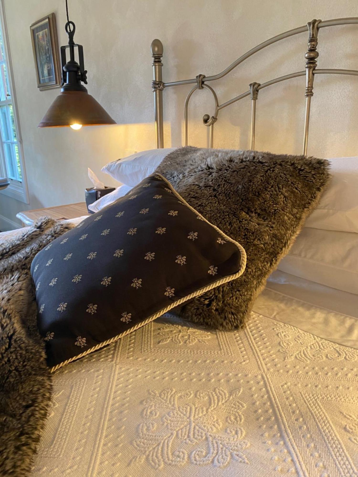 Deluxe Queen Suite