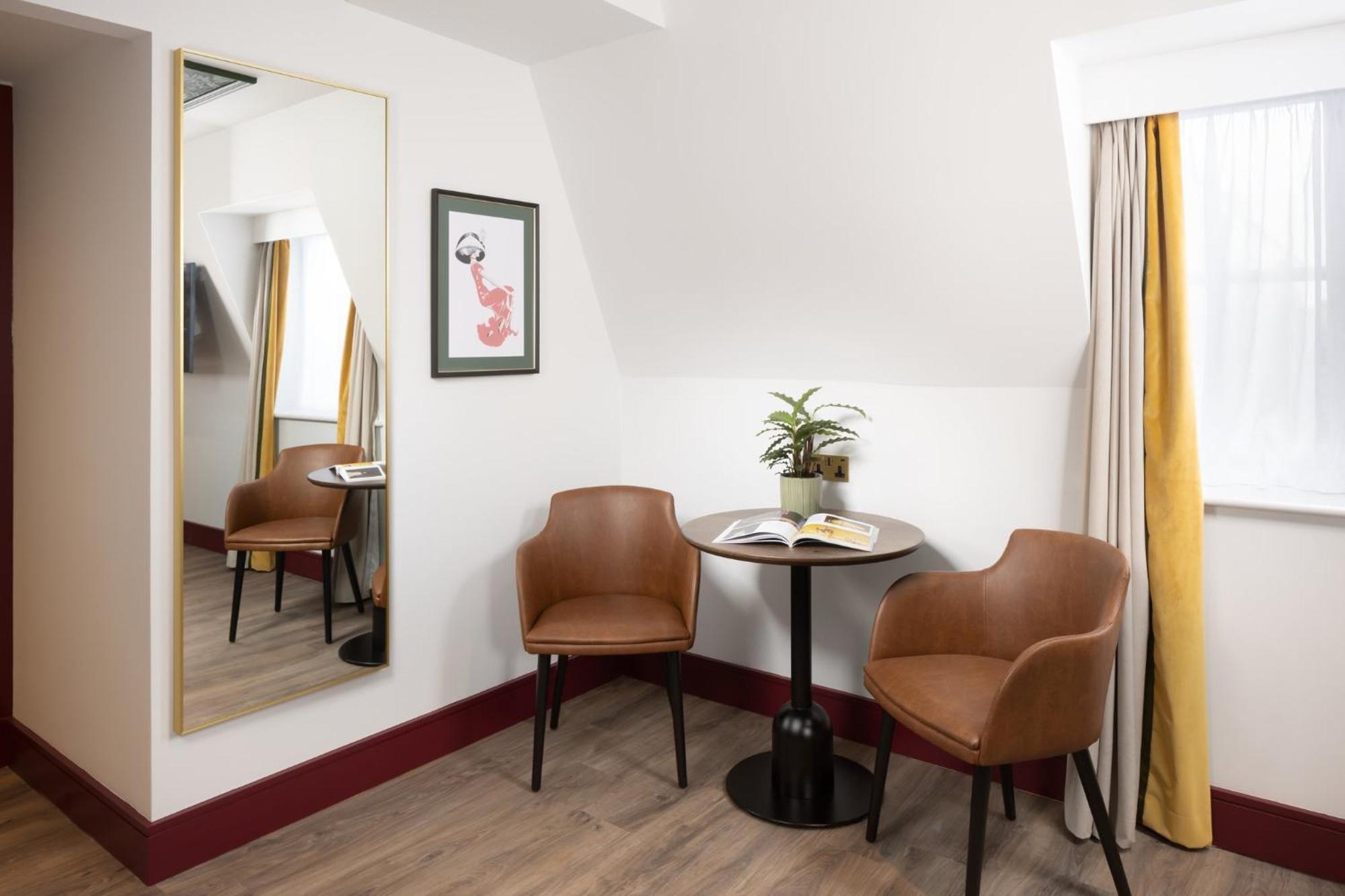 Grand Double Room Two Double Beds Welbeck Street View,1648890334:JPEG