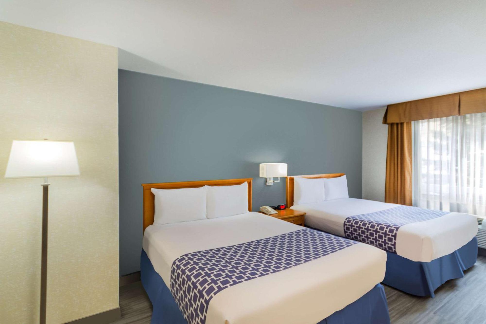 Queen Room Two Queen Beds Main Building or Non-Smoking