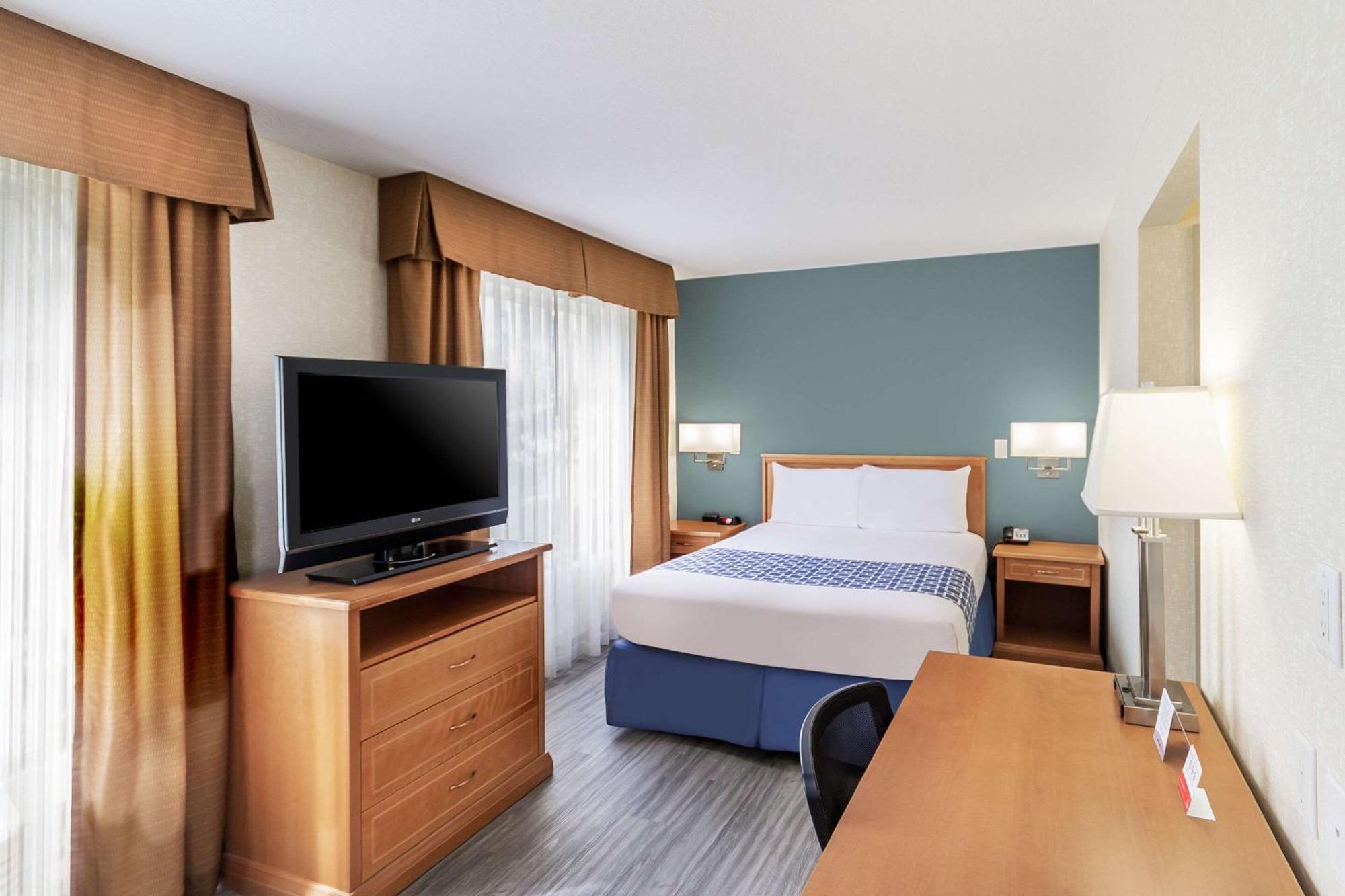 Queen Suite Sofa Bed Main Building
