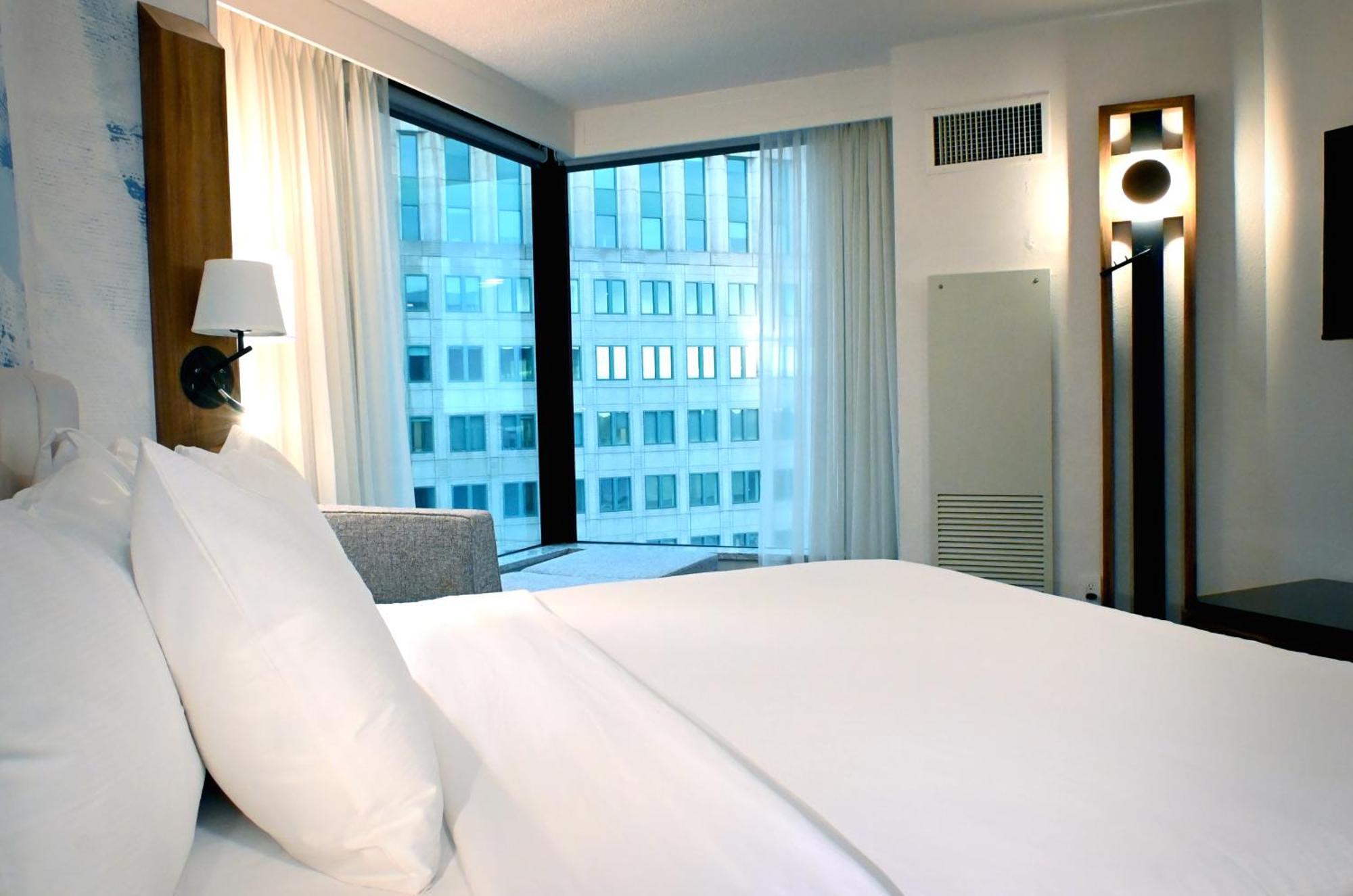 One-Bedroom Queen Suite - Non-Smoking