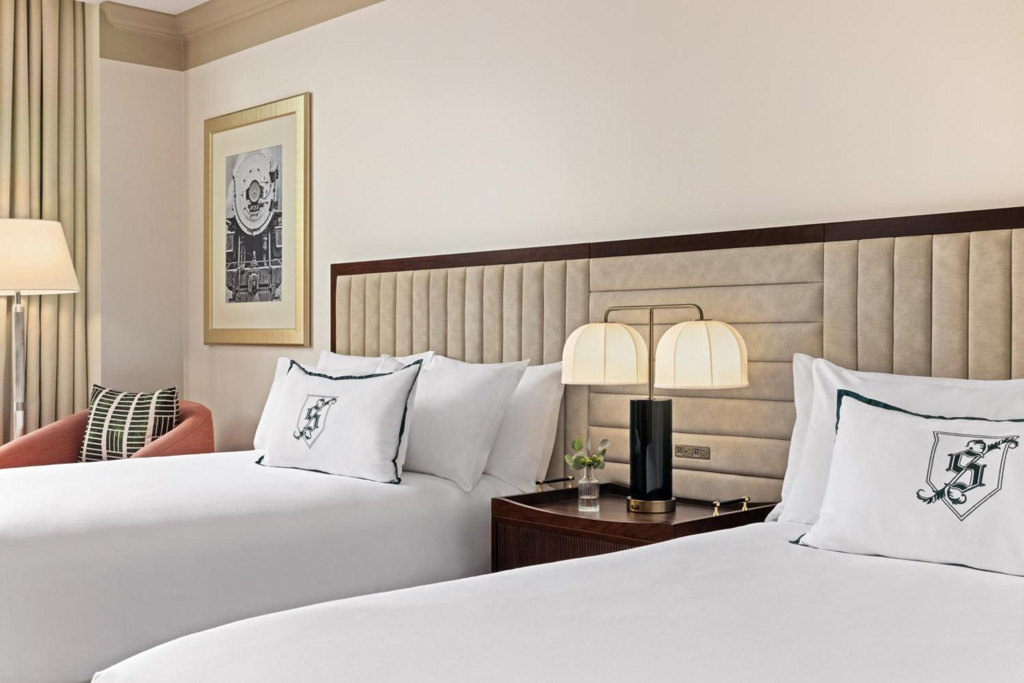 Premier Zimmer mit Stadtblick - 2 Doppelbetten