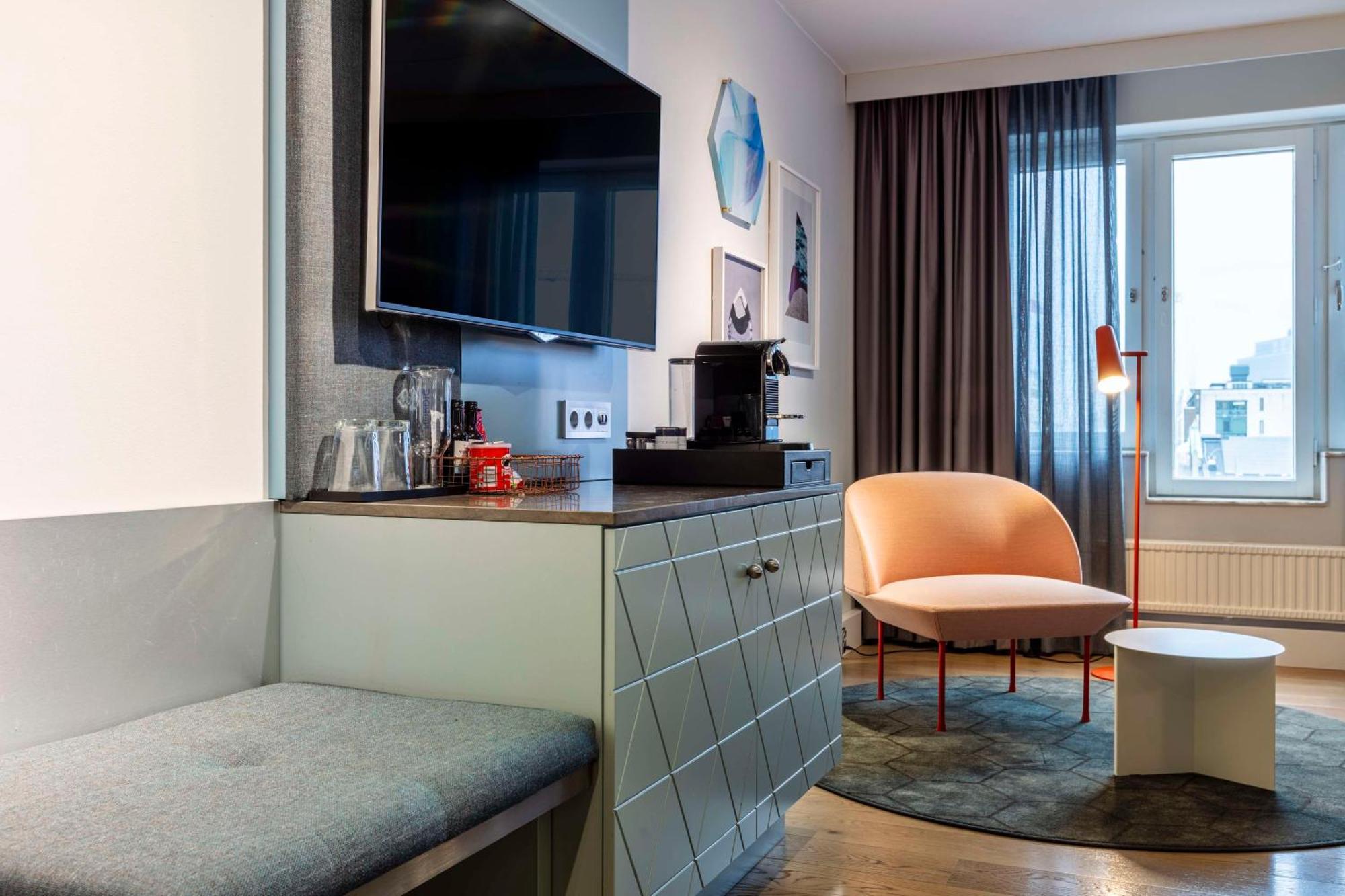Executive Room Square View min 25 years of age acceptable