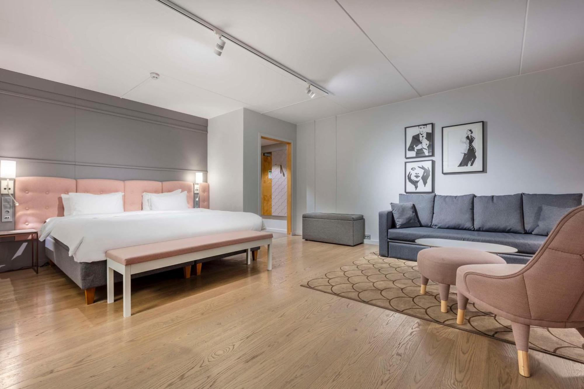 Junior Suite min 25 years of age acceptable