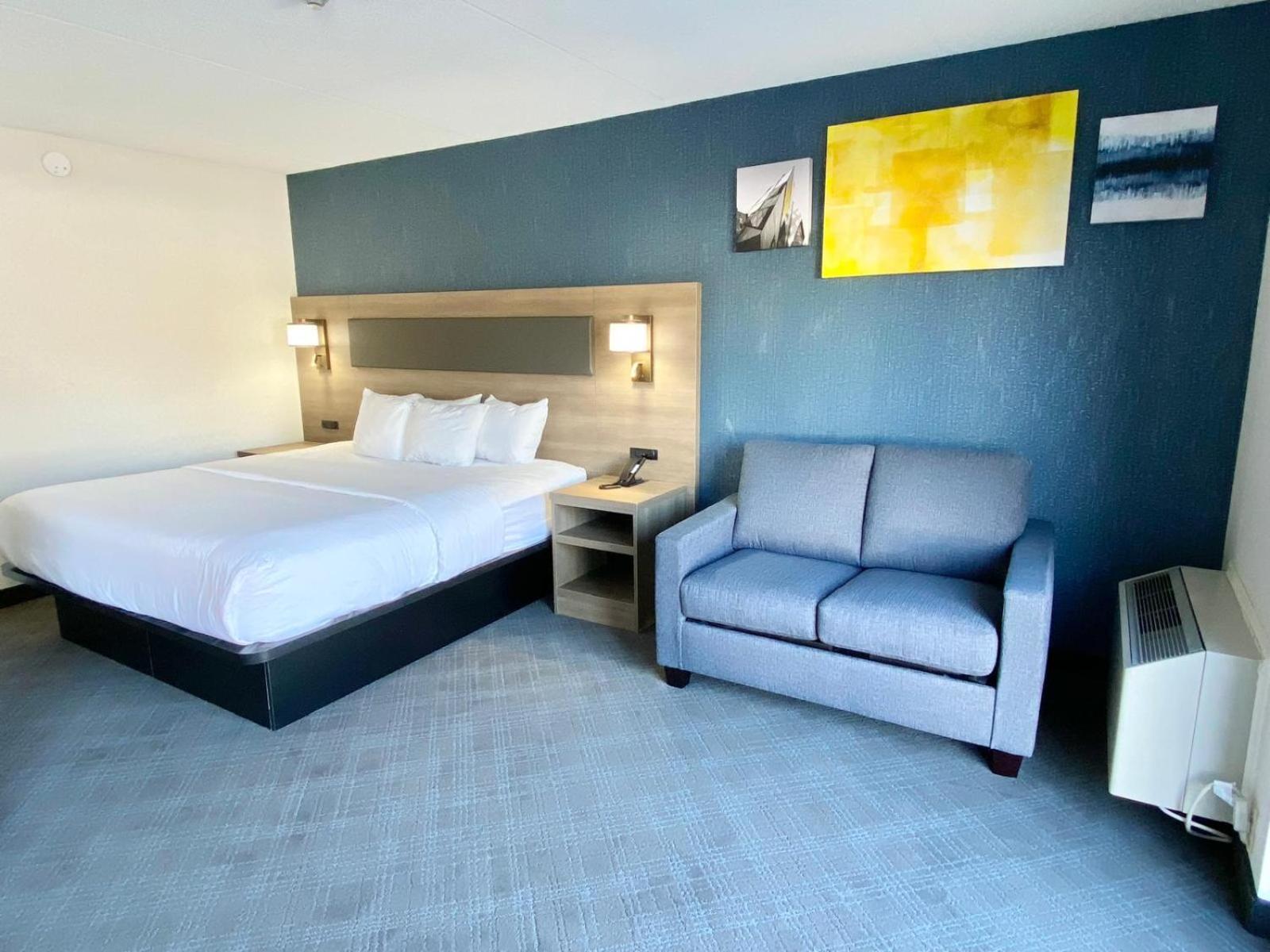 King Room Ground Floor Non-Smoking Pet Friendly,1645653643:JPEG