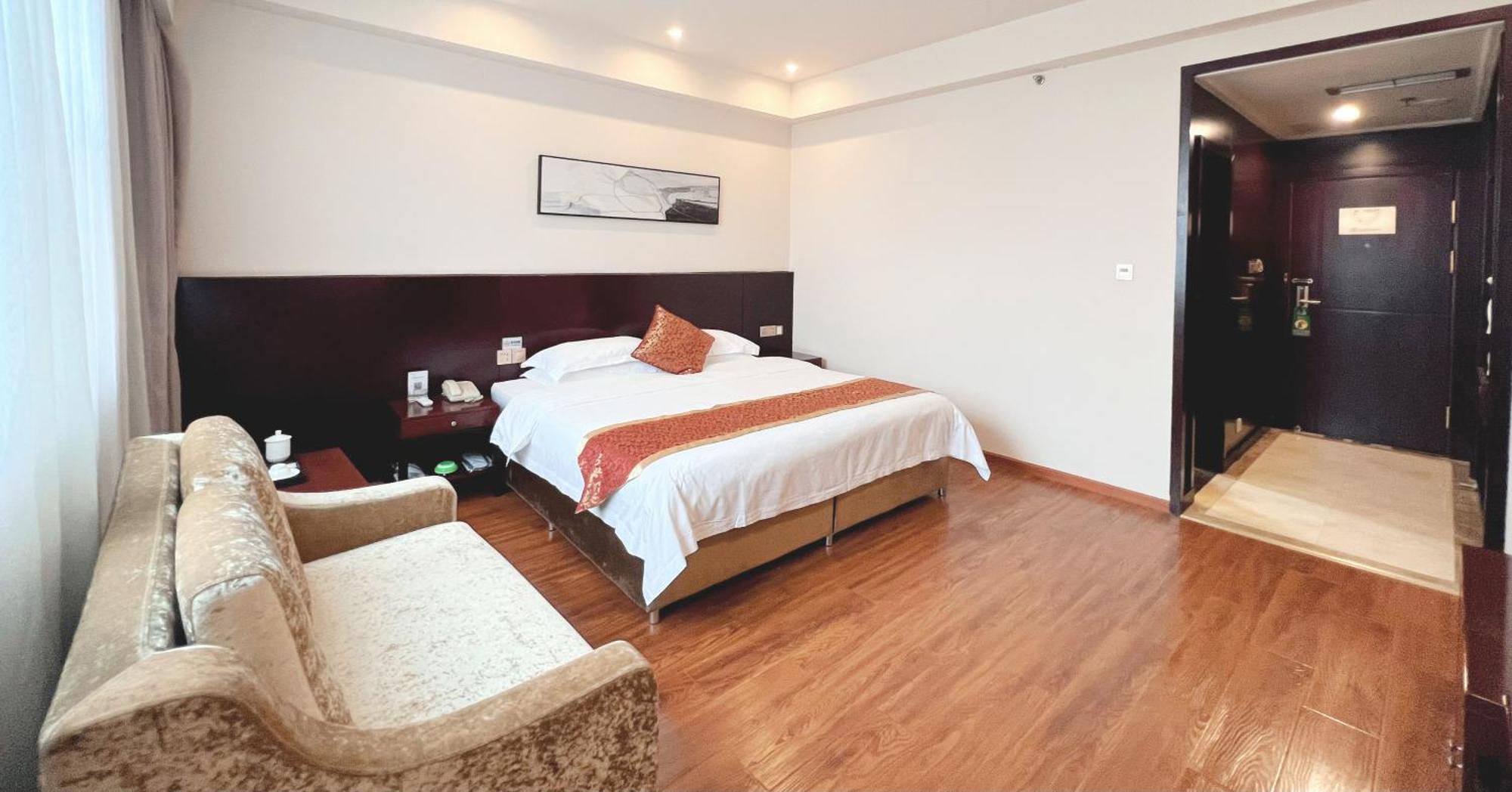 Superior Queen Room
