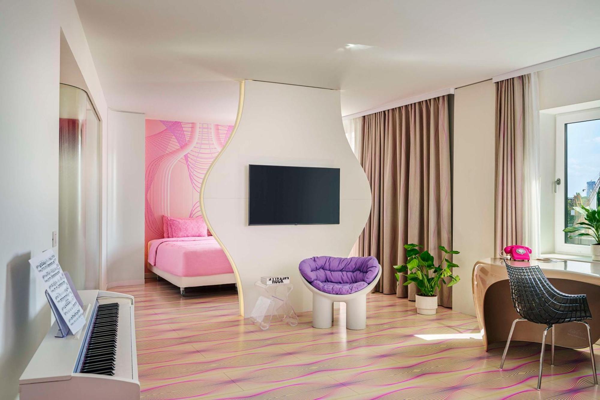 nhow Friends & Family Room with River View (2 Adults + 2 Children)