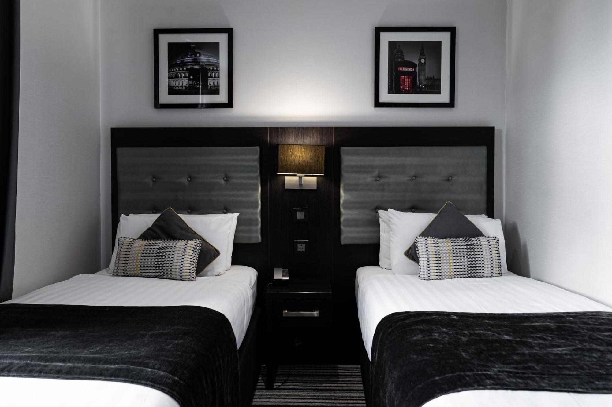Twin Room Private Bathroom