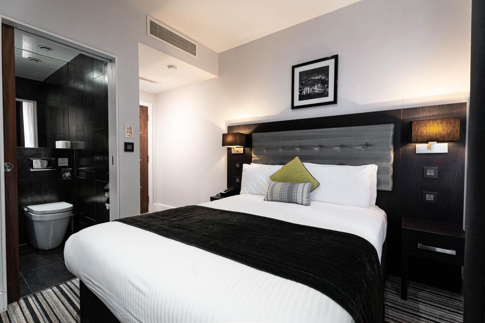 Double Room Private Bathroom