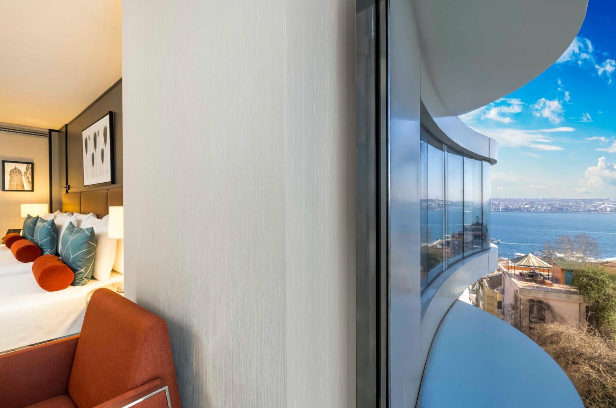Deluxe Dreibettzimmer mit eingeschränktem Meerblick