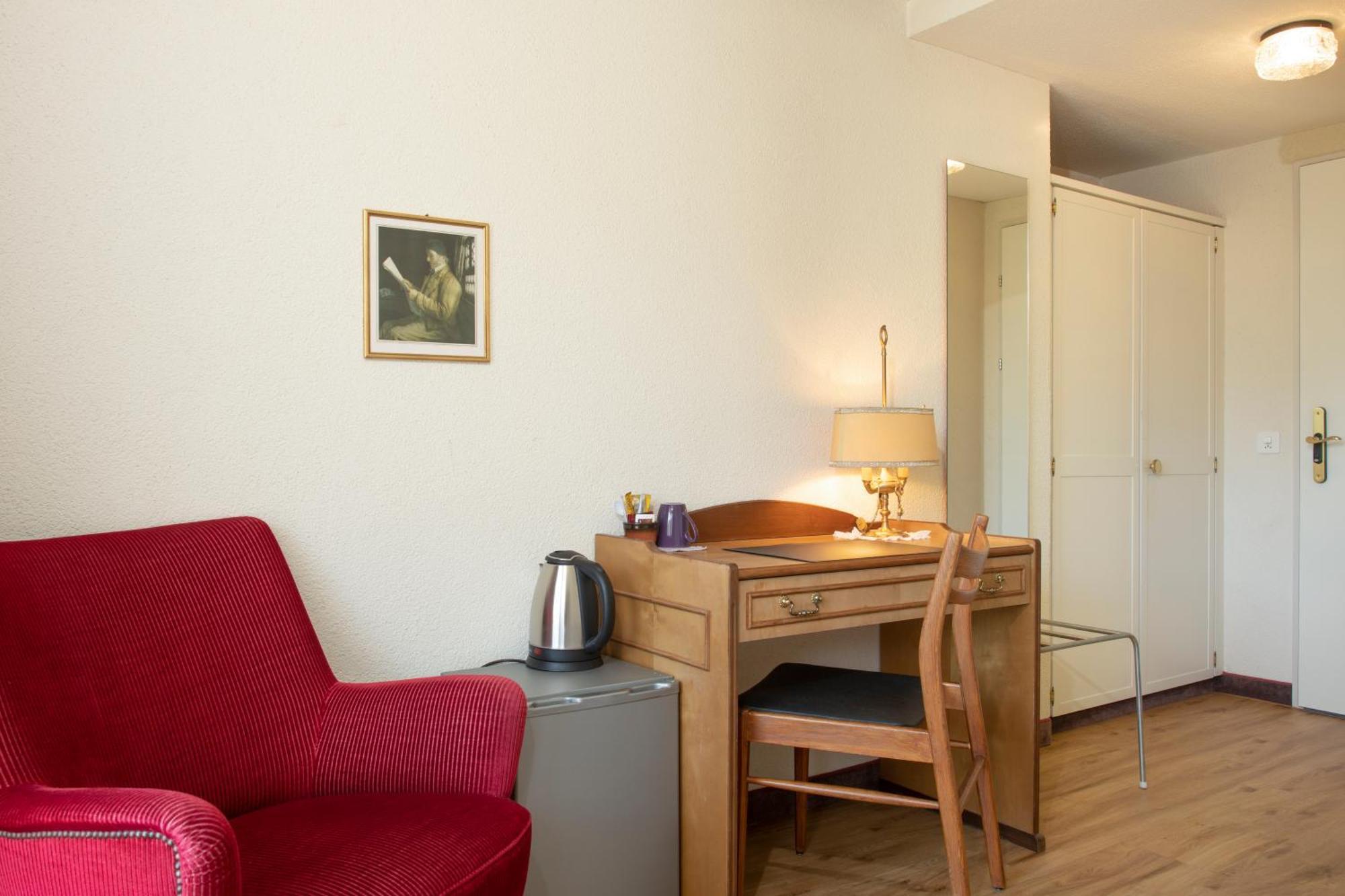 Single Room with Mountain View and Balcony