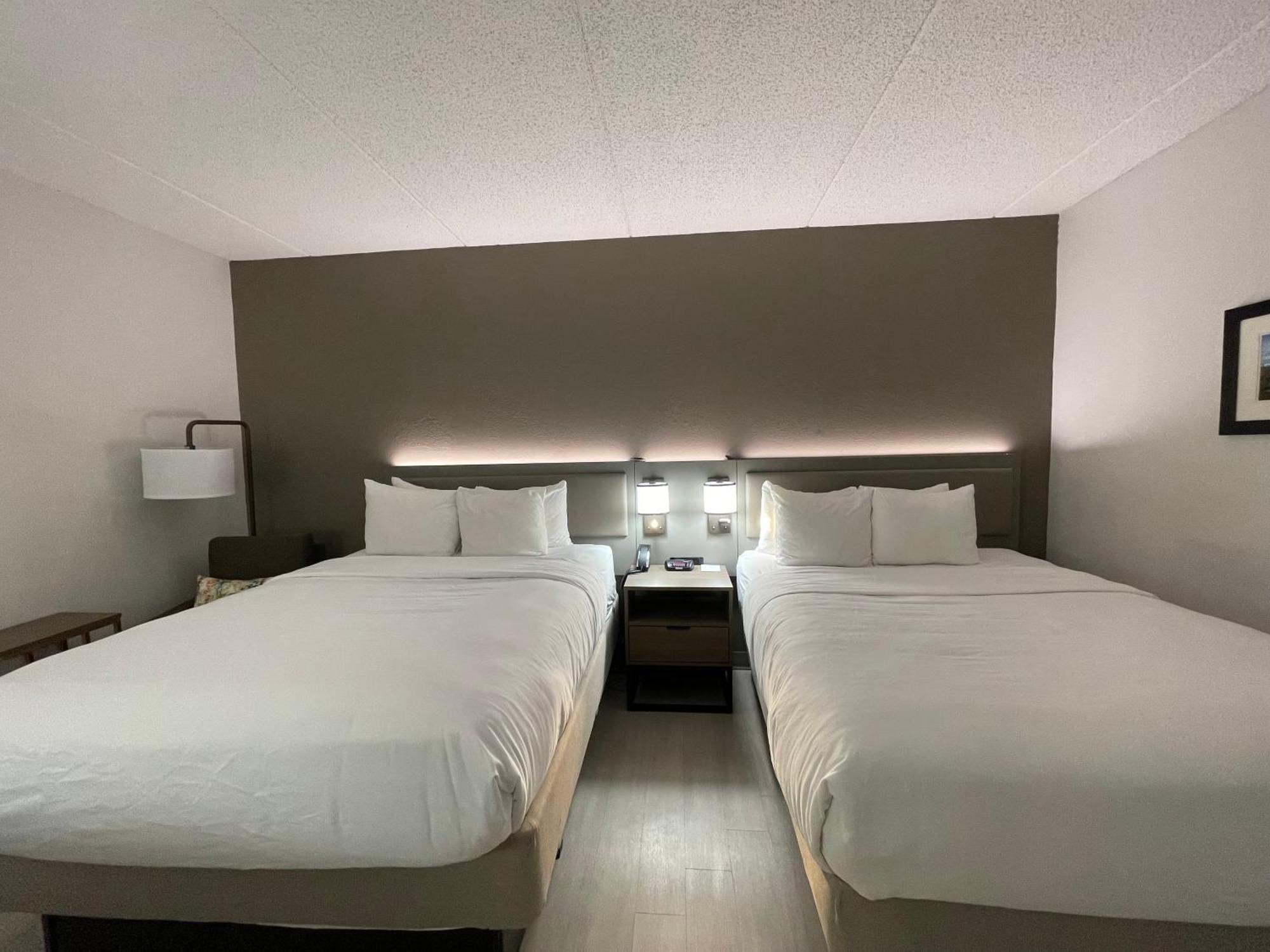 Queen Room Two Queen Beds Non-Smoking