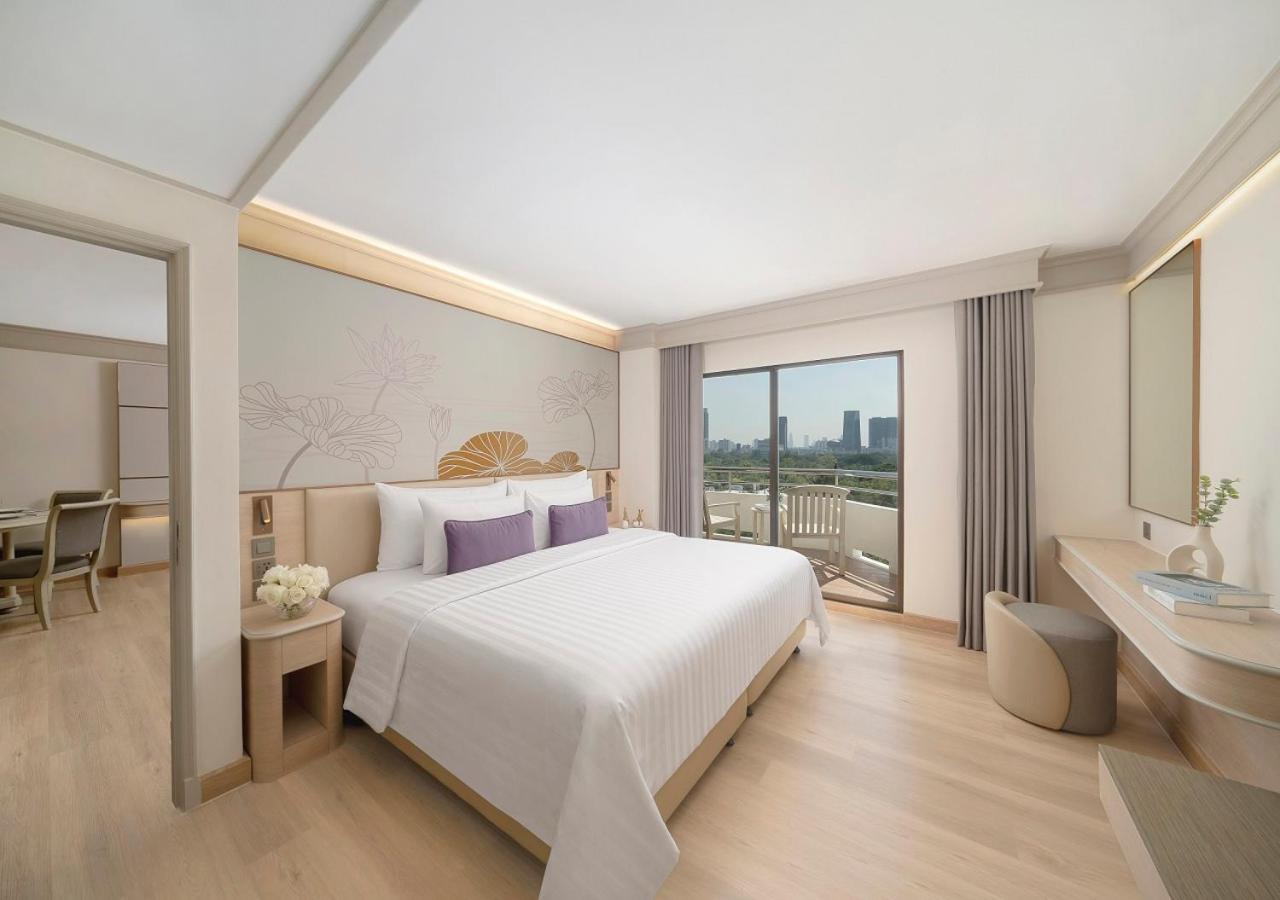 One Bedroom Balcony Residence Suite with Lake View ( 3 People )