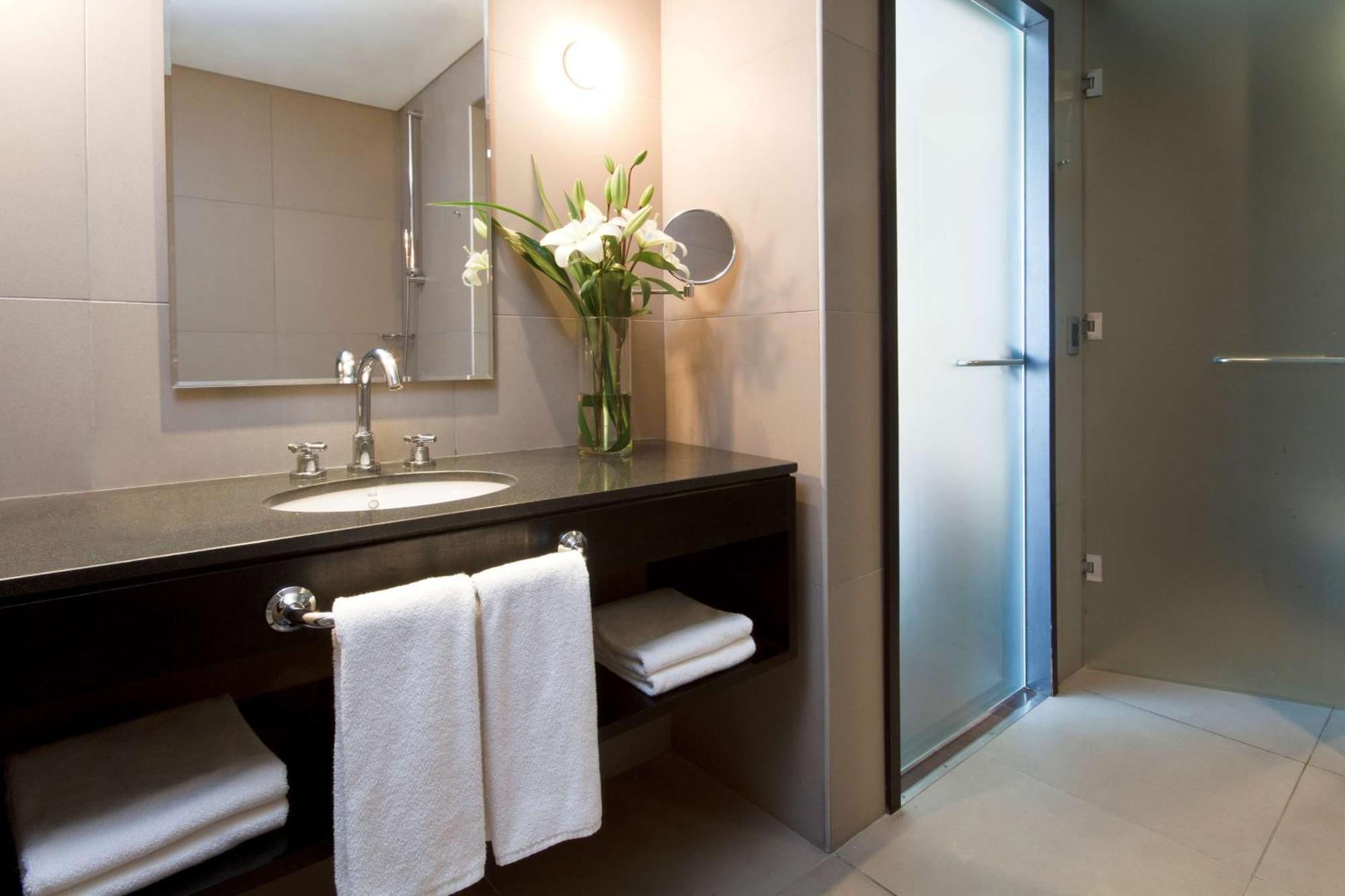 Suite Junior con vistas y terraza con cama supletoria (2 adultos + 1 niño)