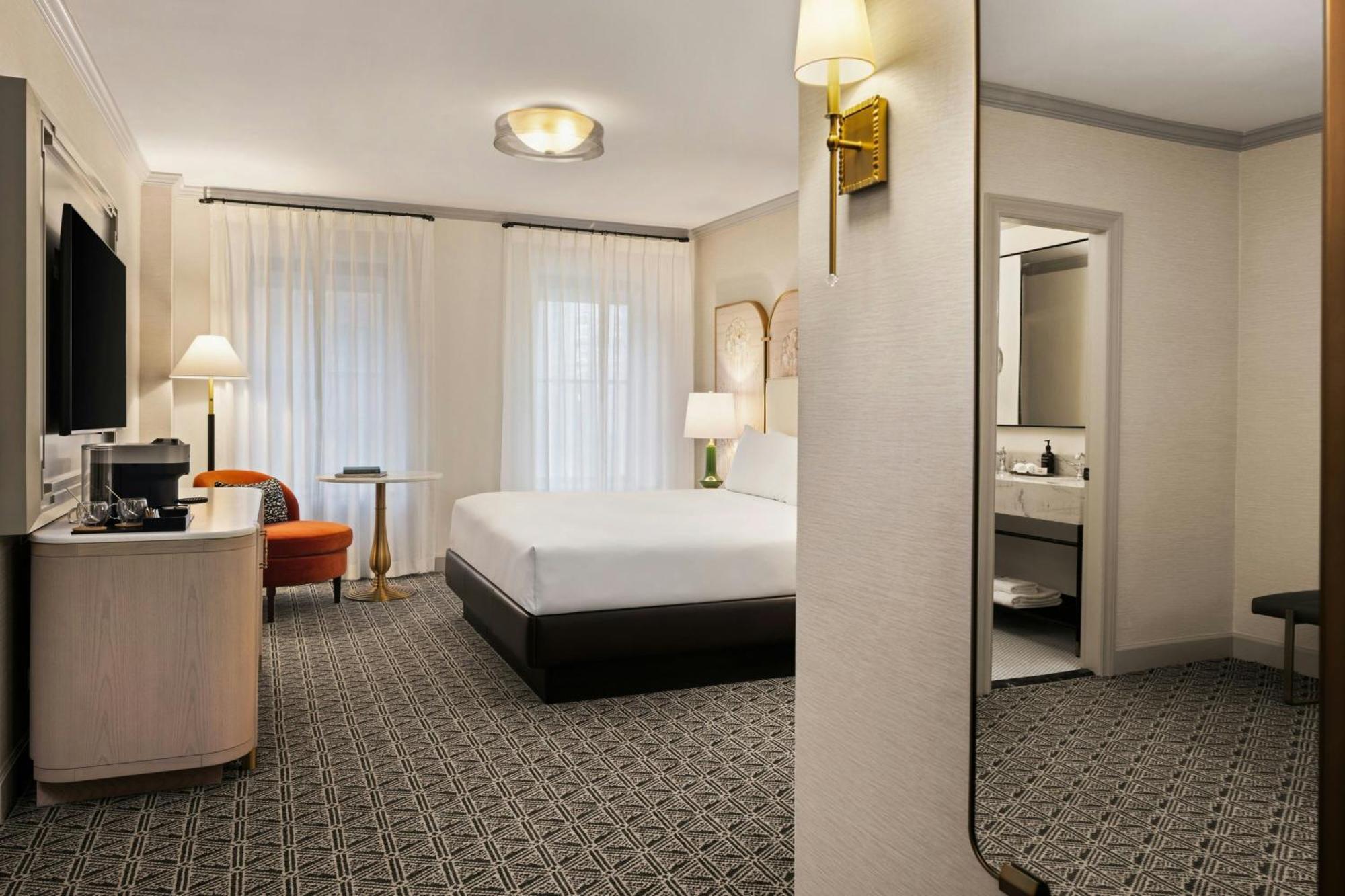 Deluxe Guest room 1 King City view